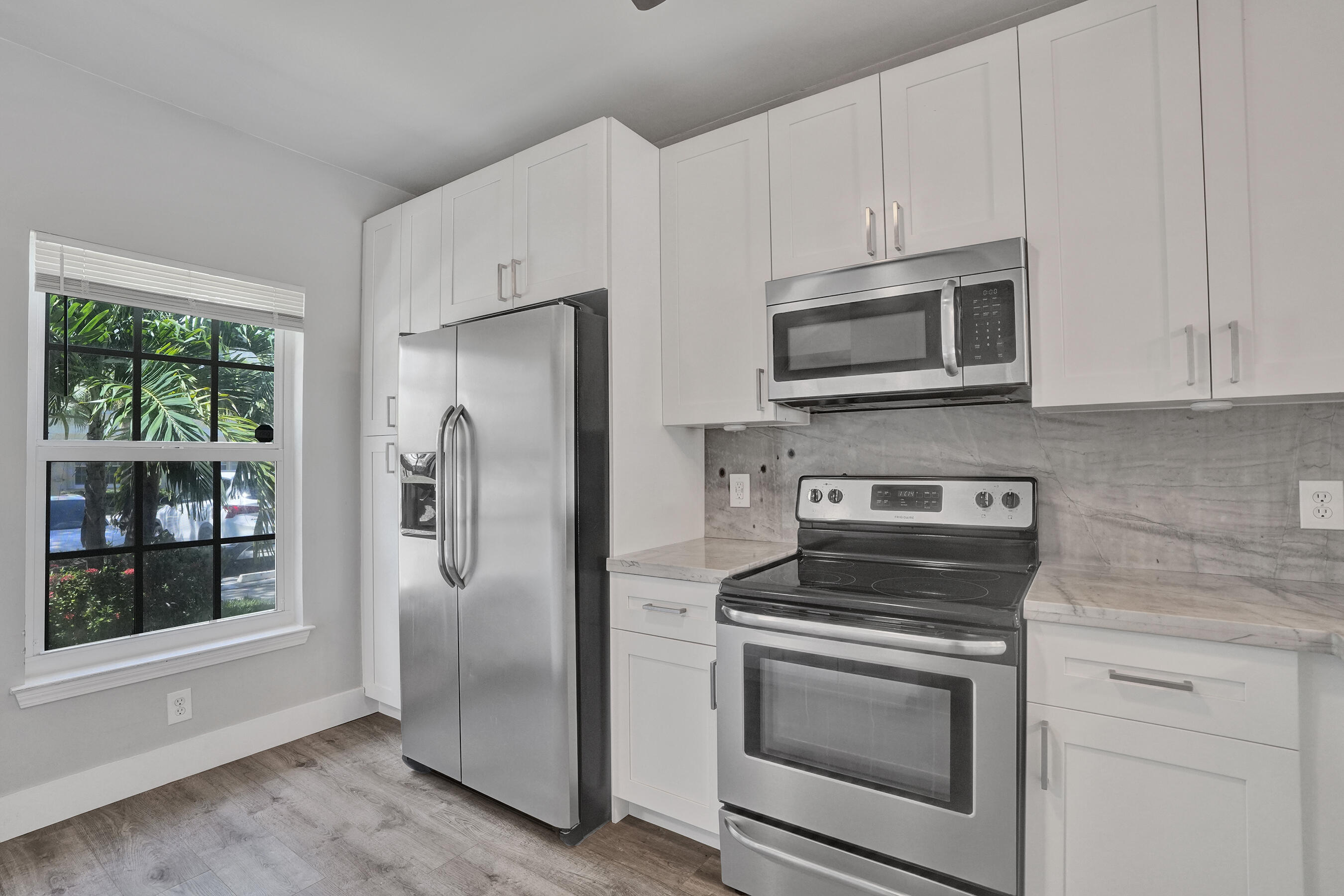 9913 Nw 57th Manor . Property Photo 6