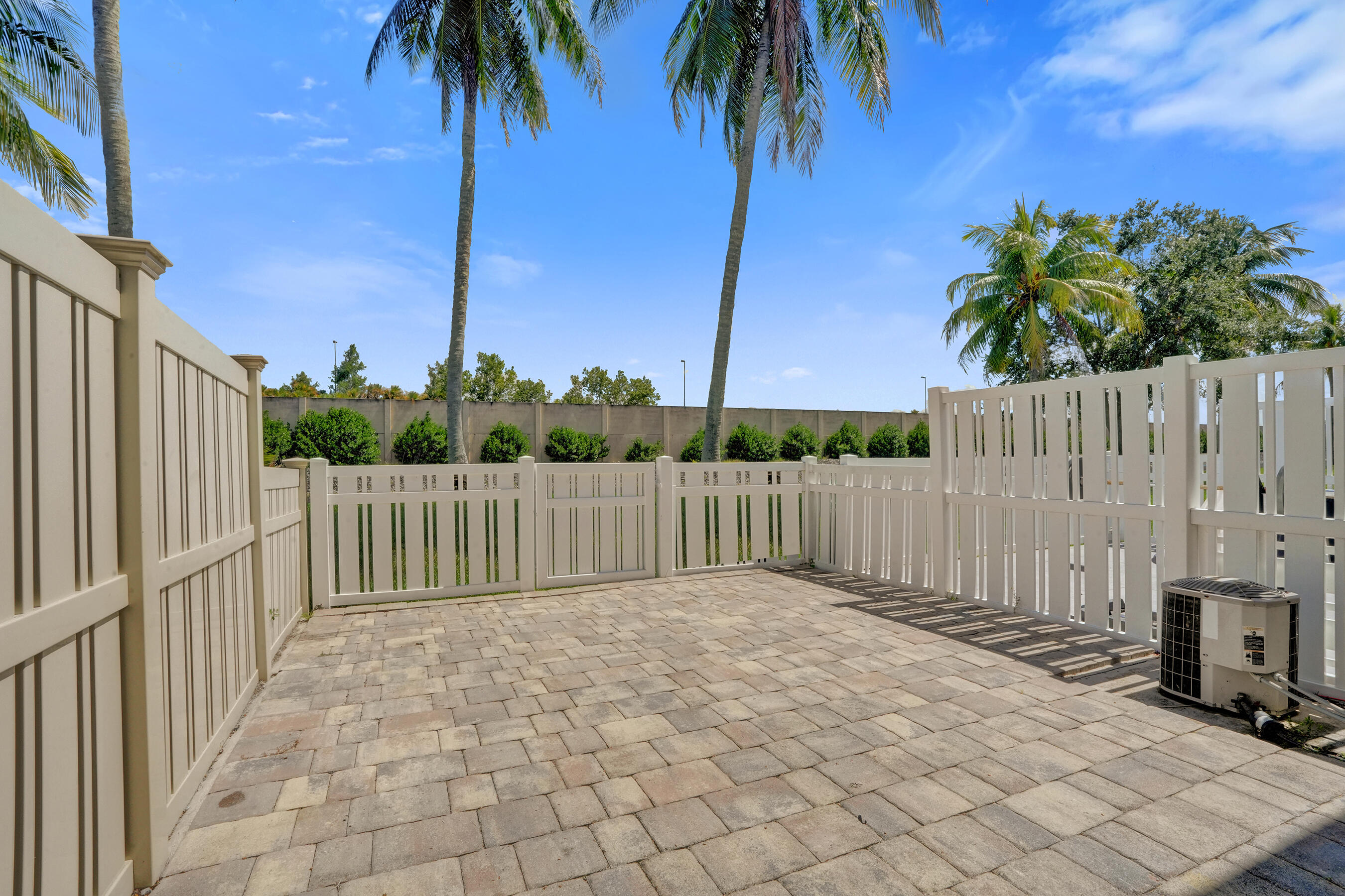 9913 Nw 57th Manor . Property Photo 19