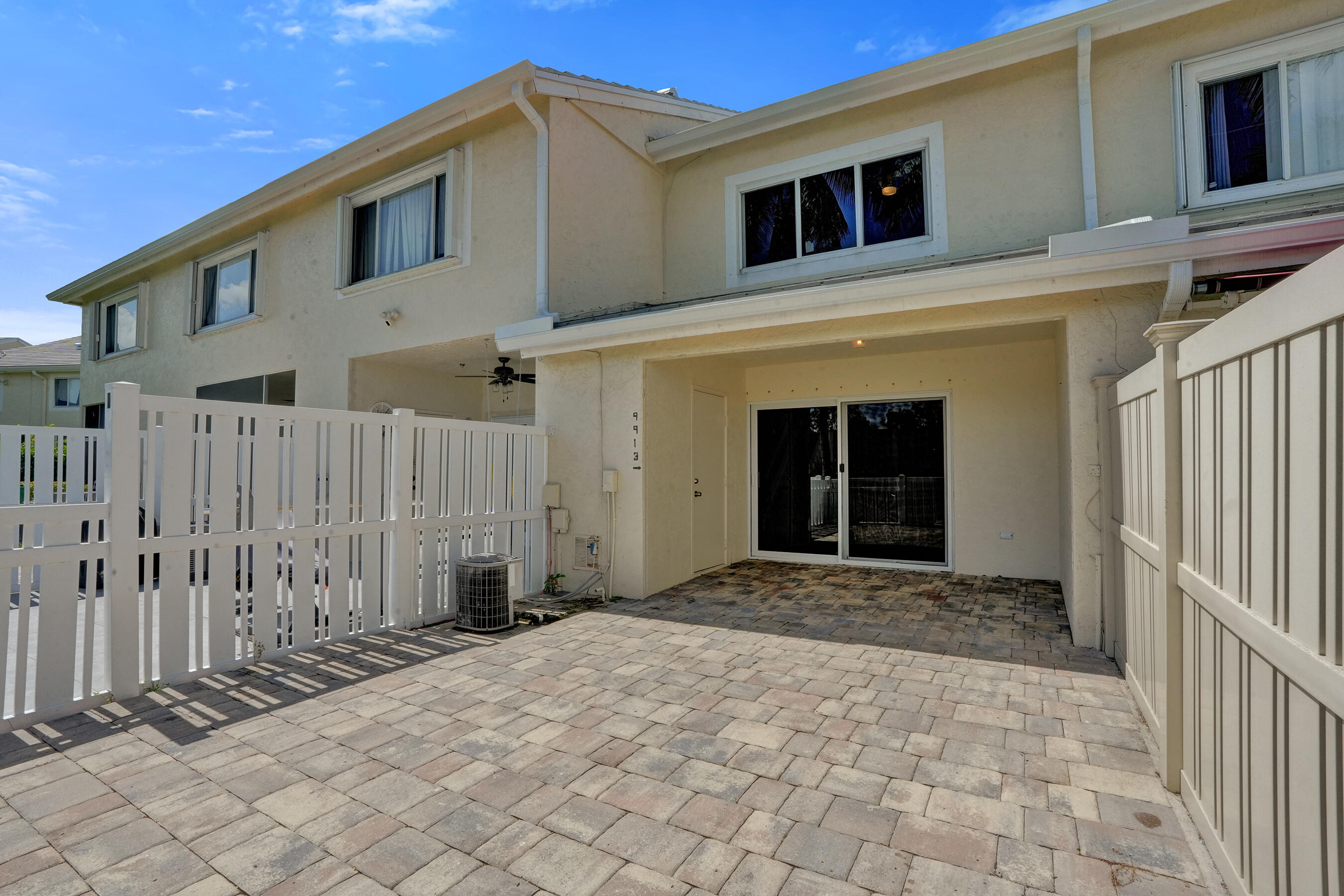 9913 Nw 57th Manor . Property Photo 20