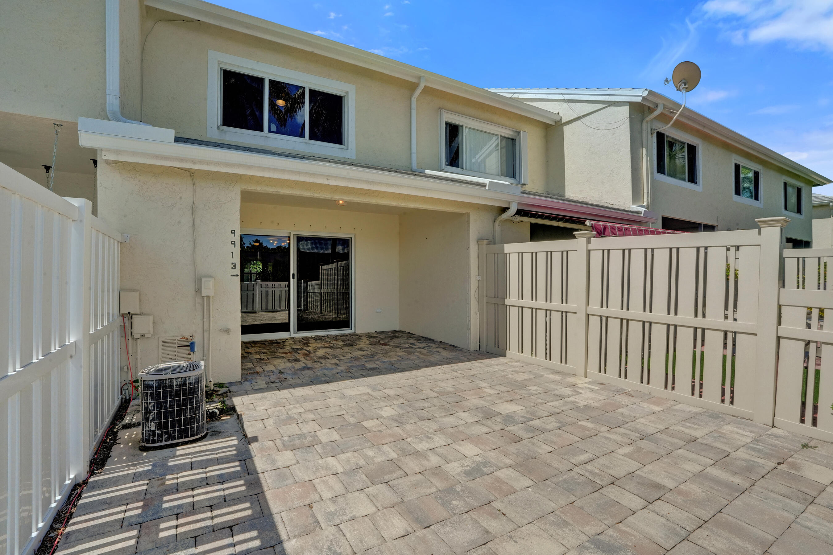 9913 Nw 57th Manor . Property Photo 21