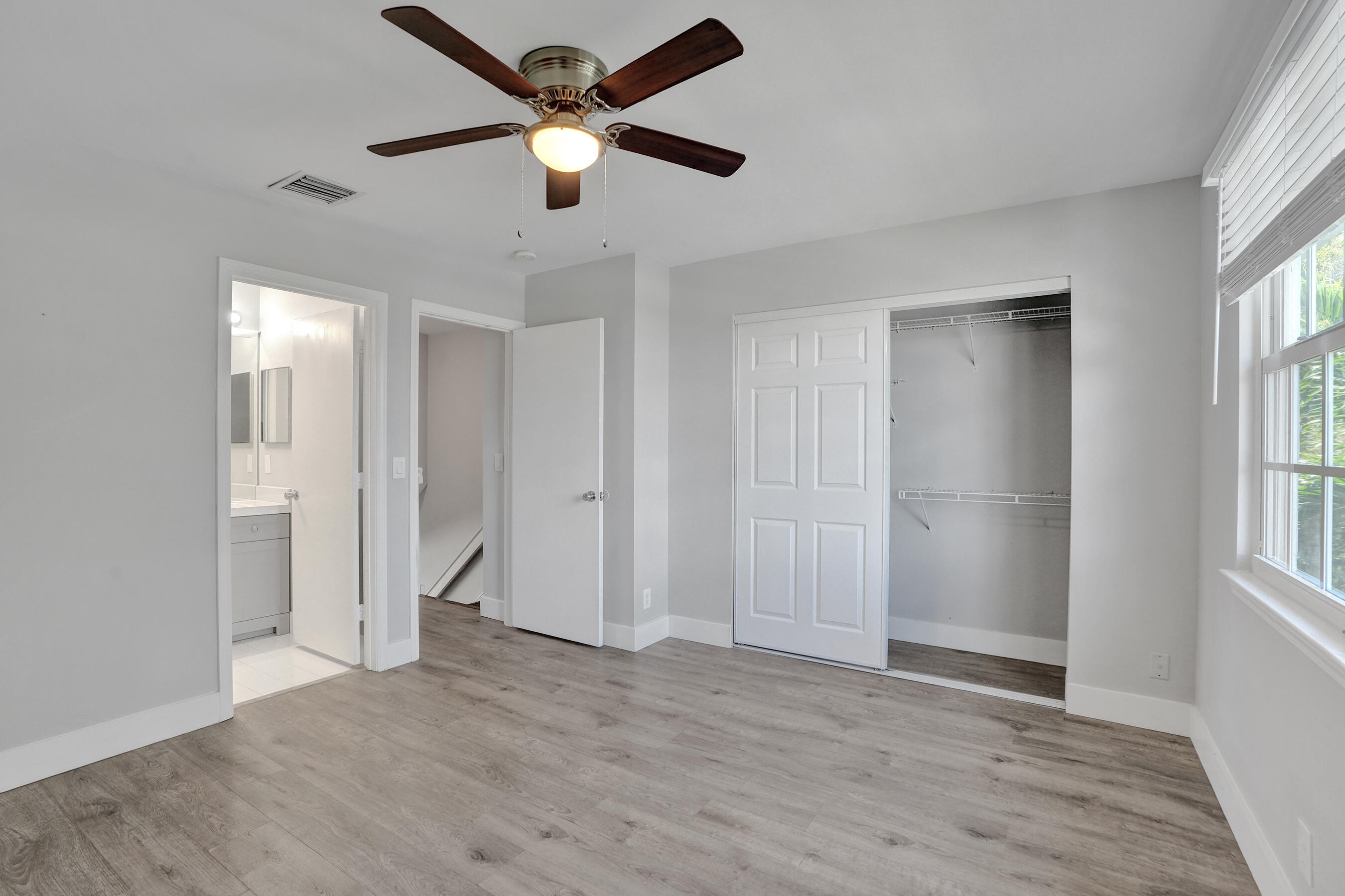 9913 Nw 57th Manor . Property Photo 32
