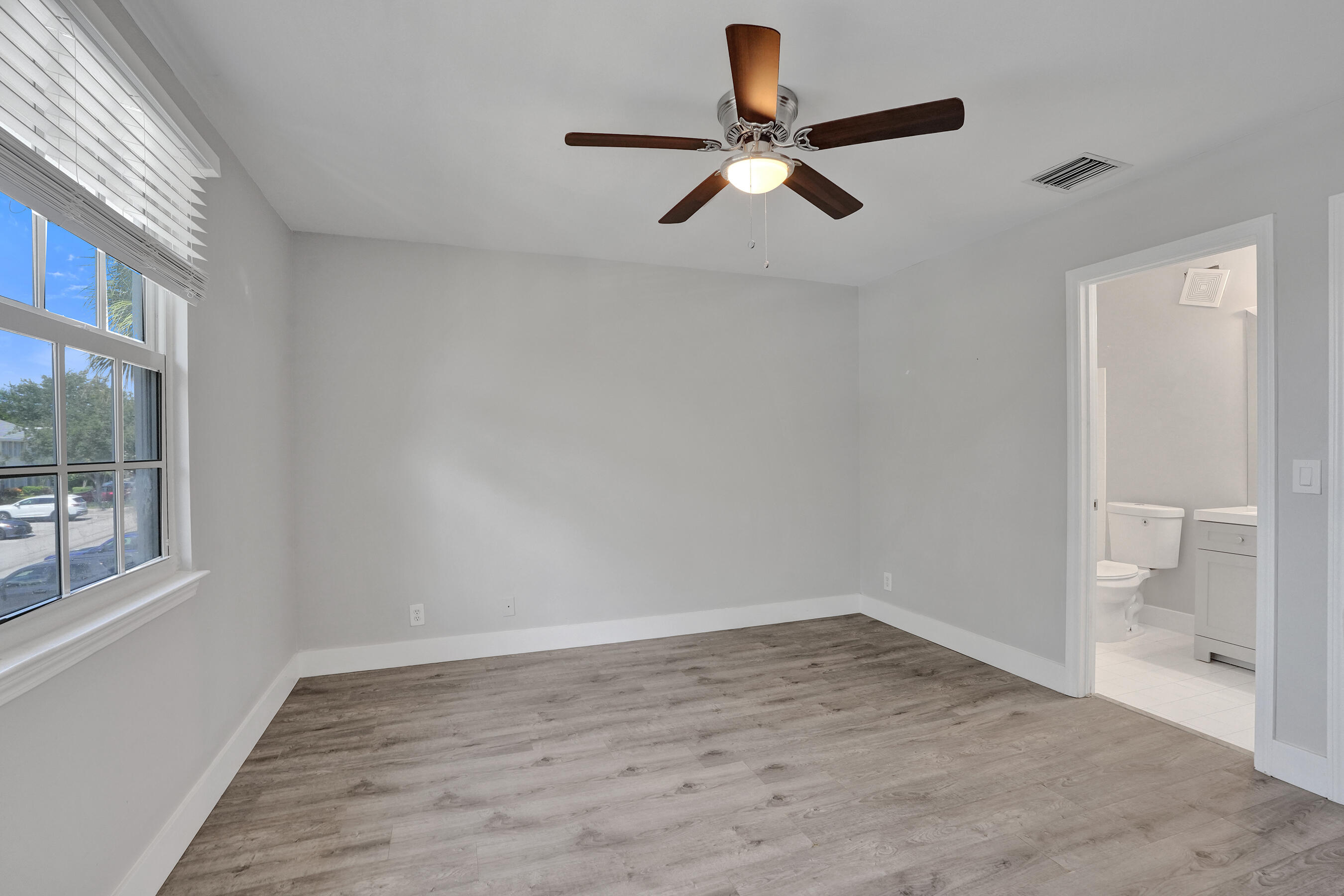 9913 Nw 57th Manor . Property Photo 33