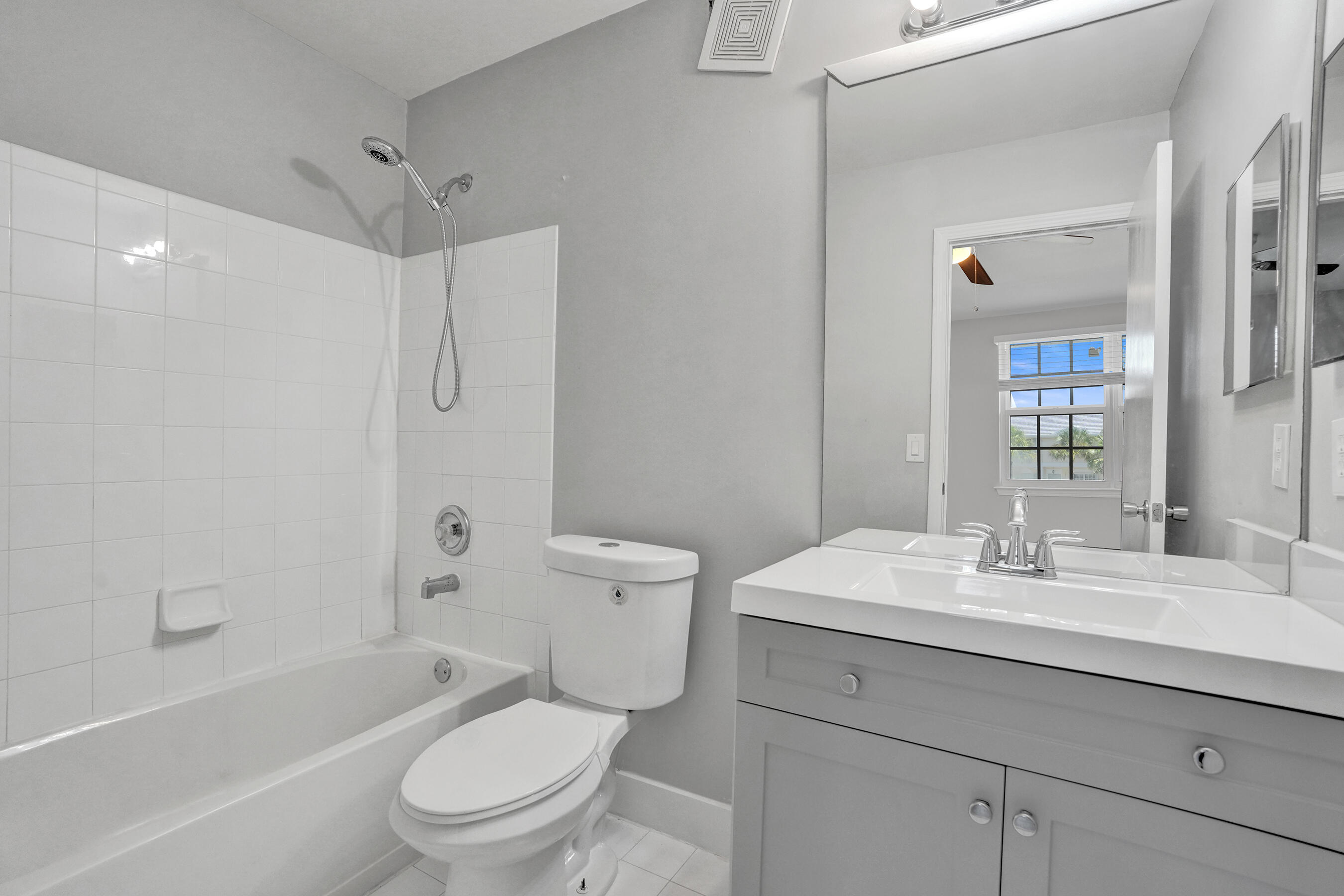 9913 Nw 57th Manor . Property Photo 34