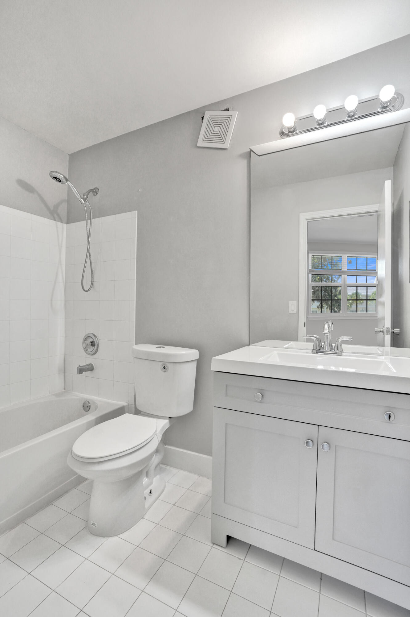 9913 Nw 57th Manor . Property Photo 35