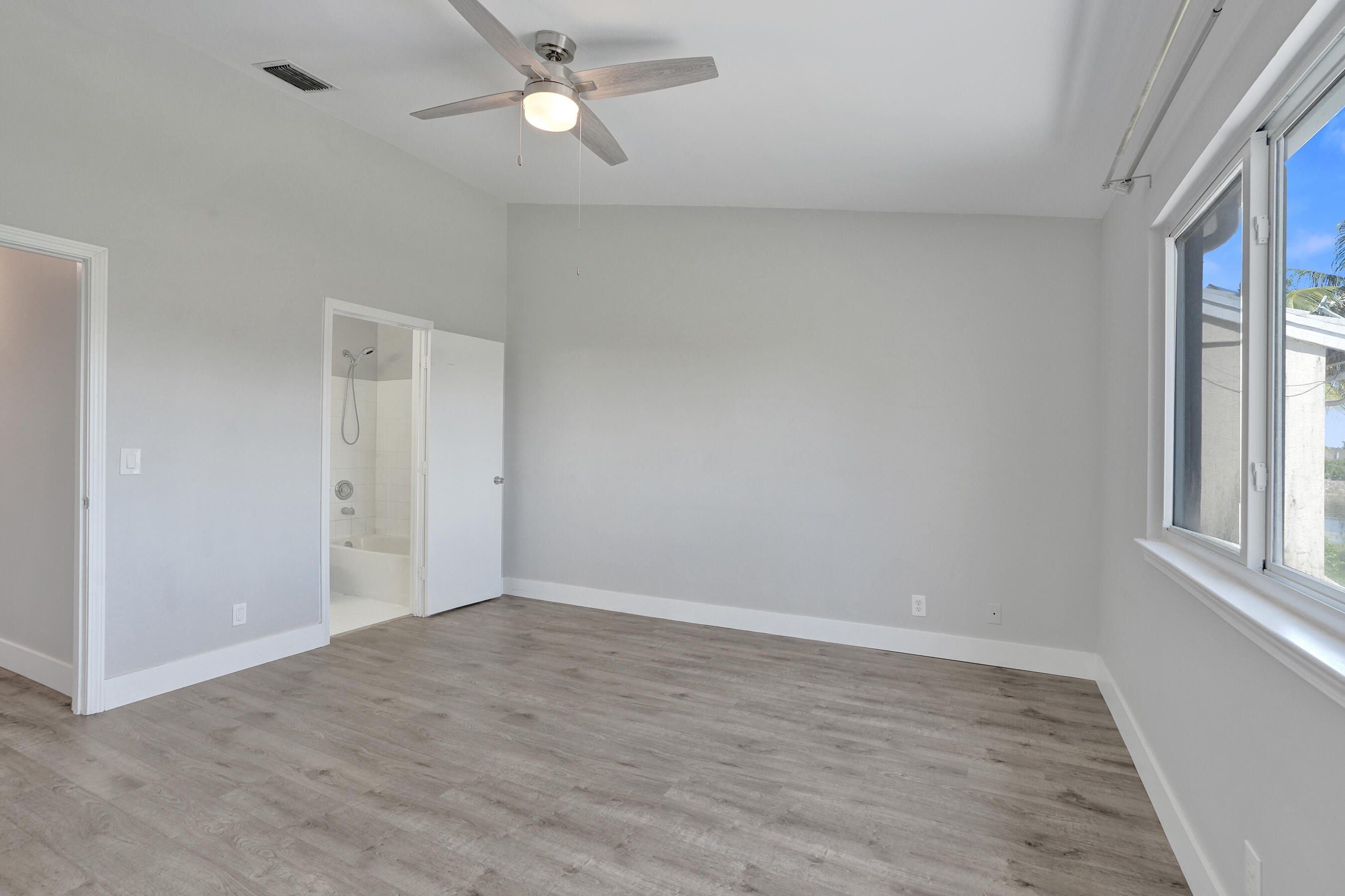9913 Nw 57th Manor . Property Photo 37
