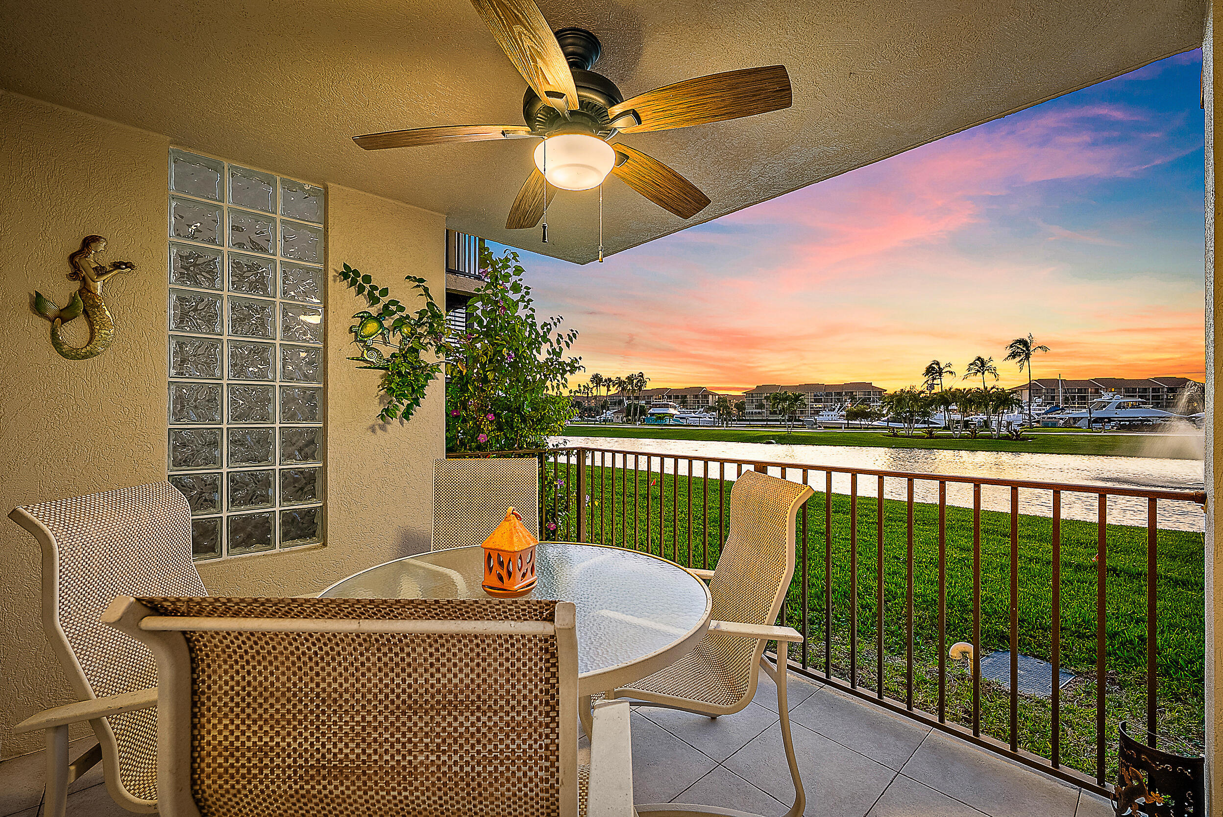 701 Seafarer Circle 103 Property Photo 2