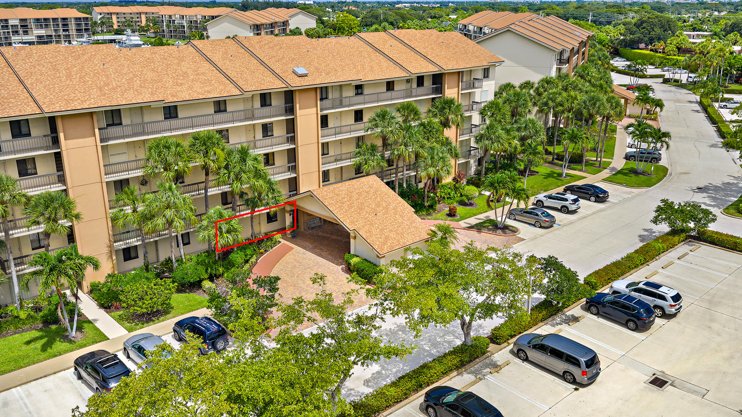 701 Seafarer Circle 103 Property Photo 3
