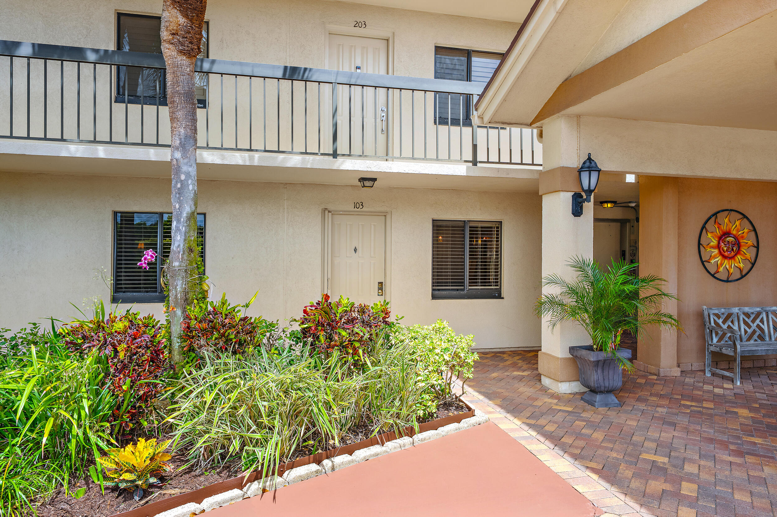 701 Seafarer Circle 103 Property Photo 4