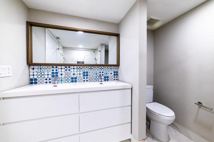 2517 Presidential Way B Property Photo 35