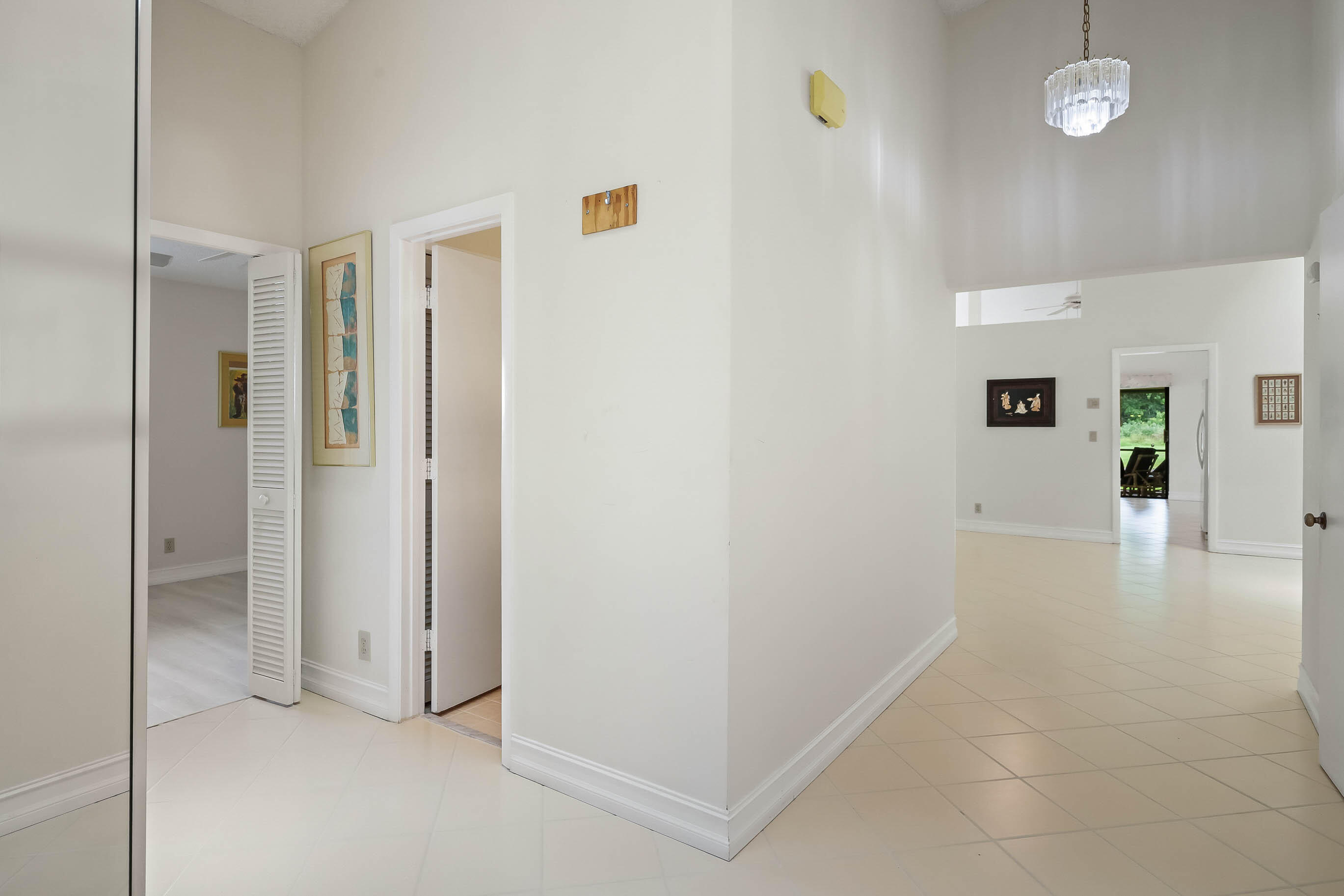 7003 Golf Pointe Circle Property Photo 2