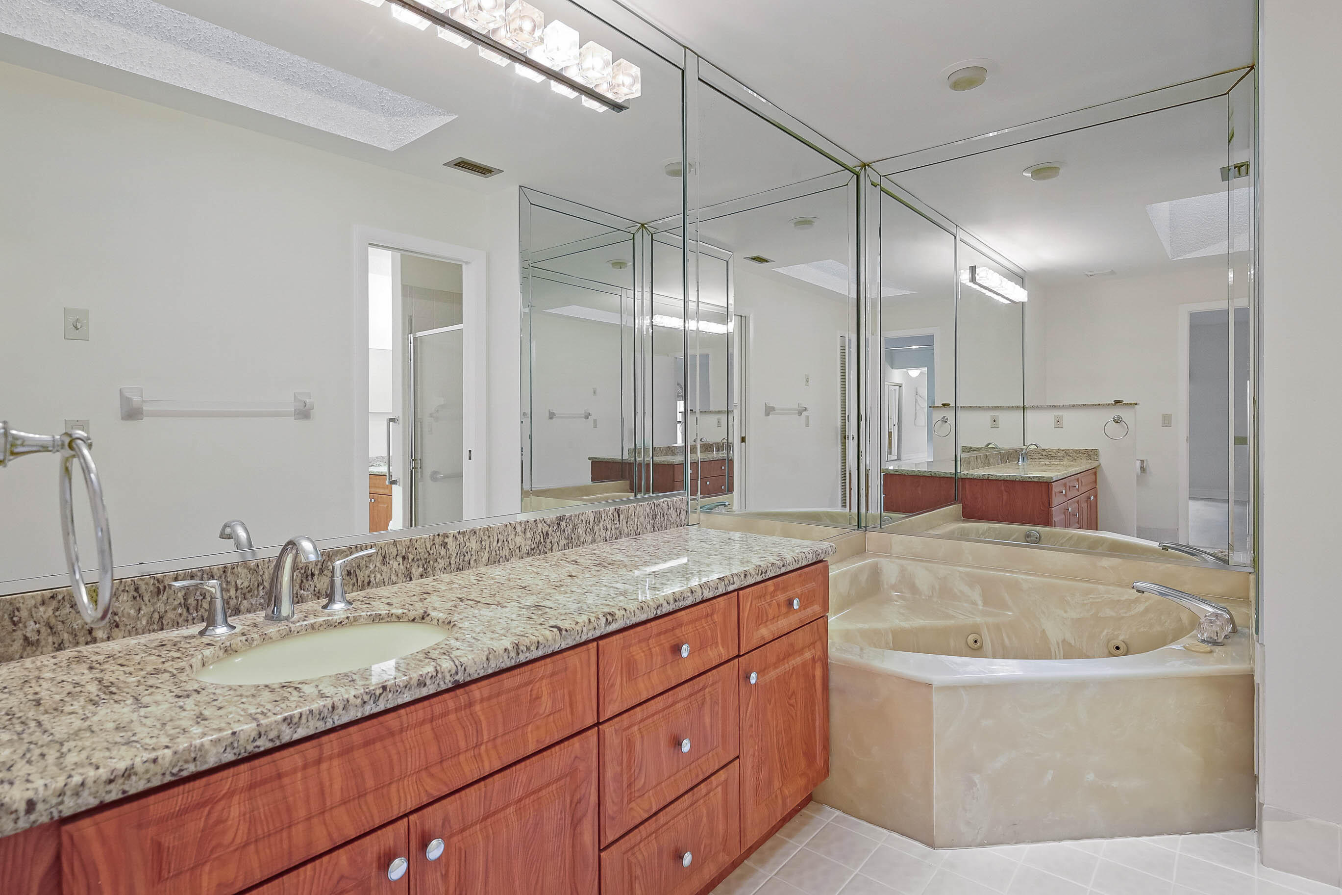 7003 Golf Pointe Circle Property Photo 22