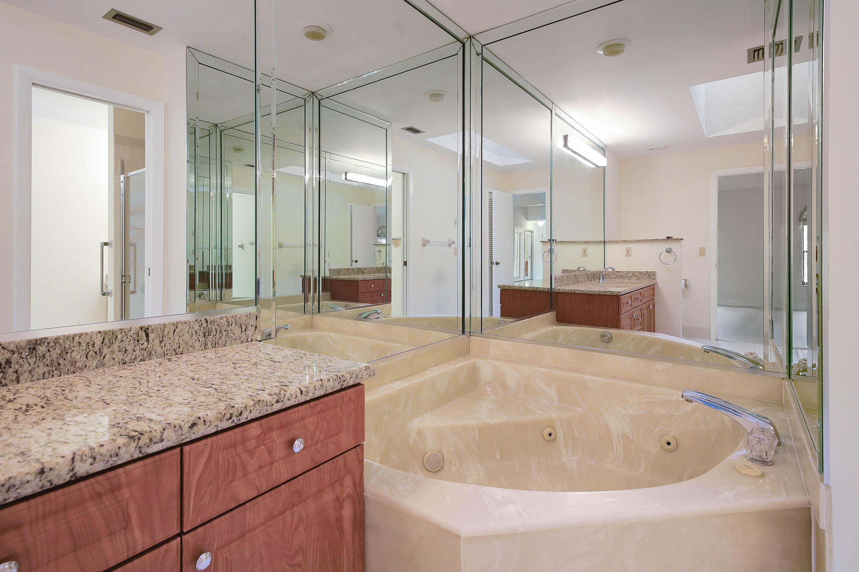 7003 Golf Pointe Circle Property Photo 24