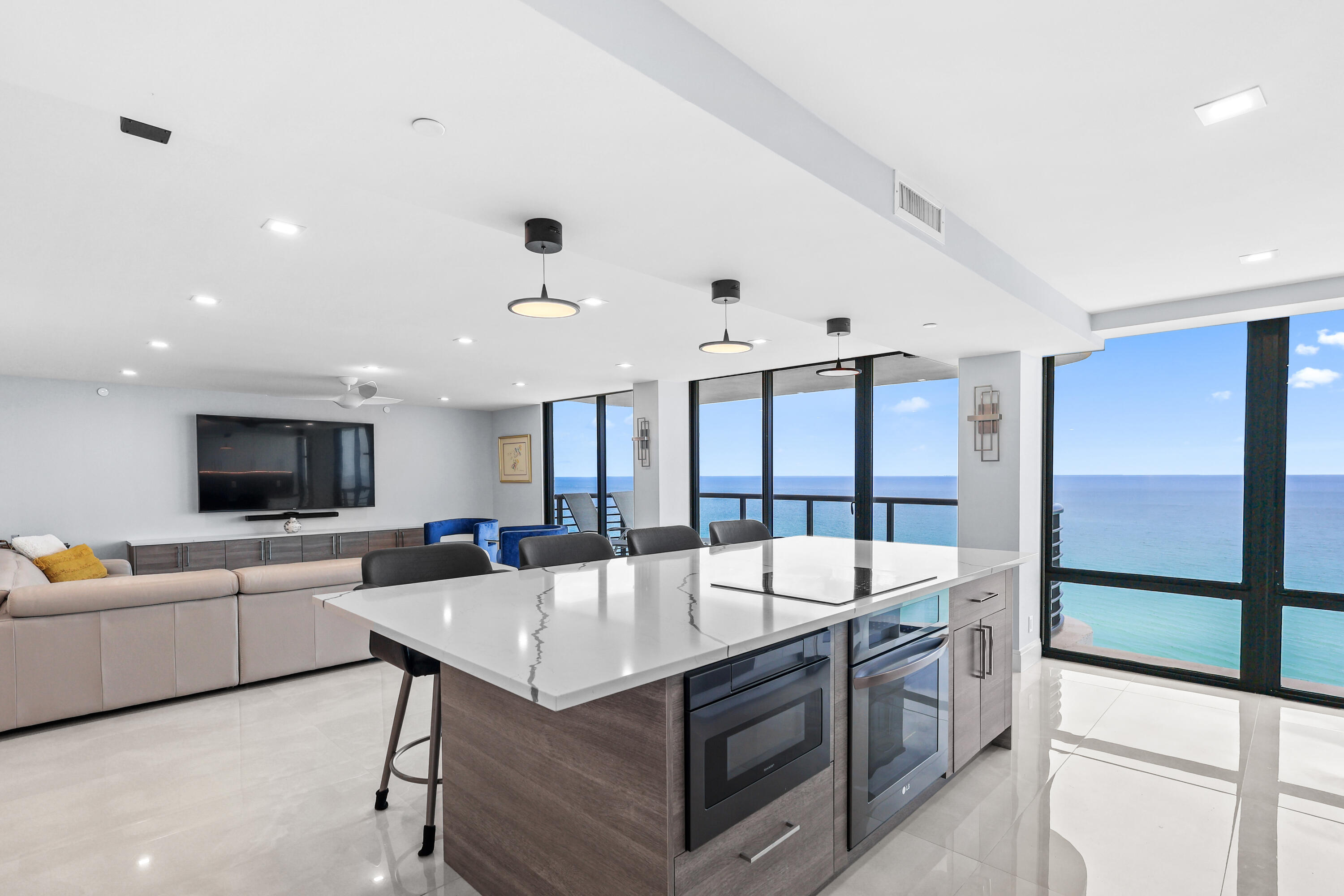 250 S Ocean Boulevard 15d Property Photo 10