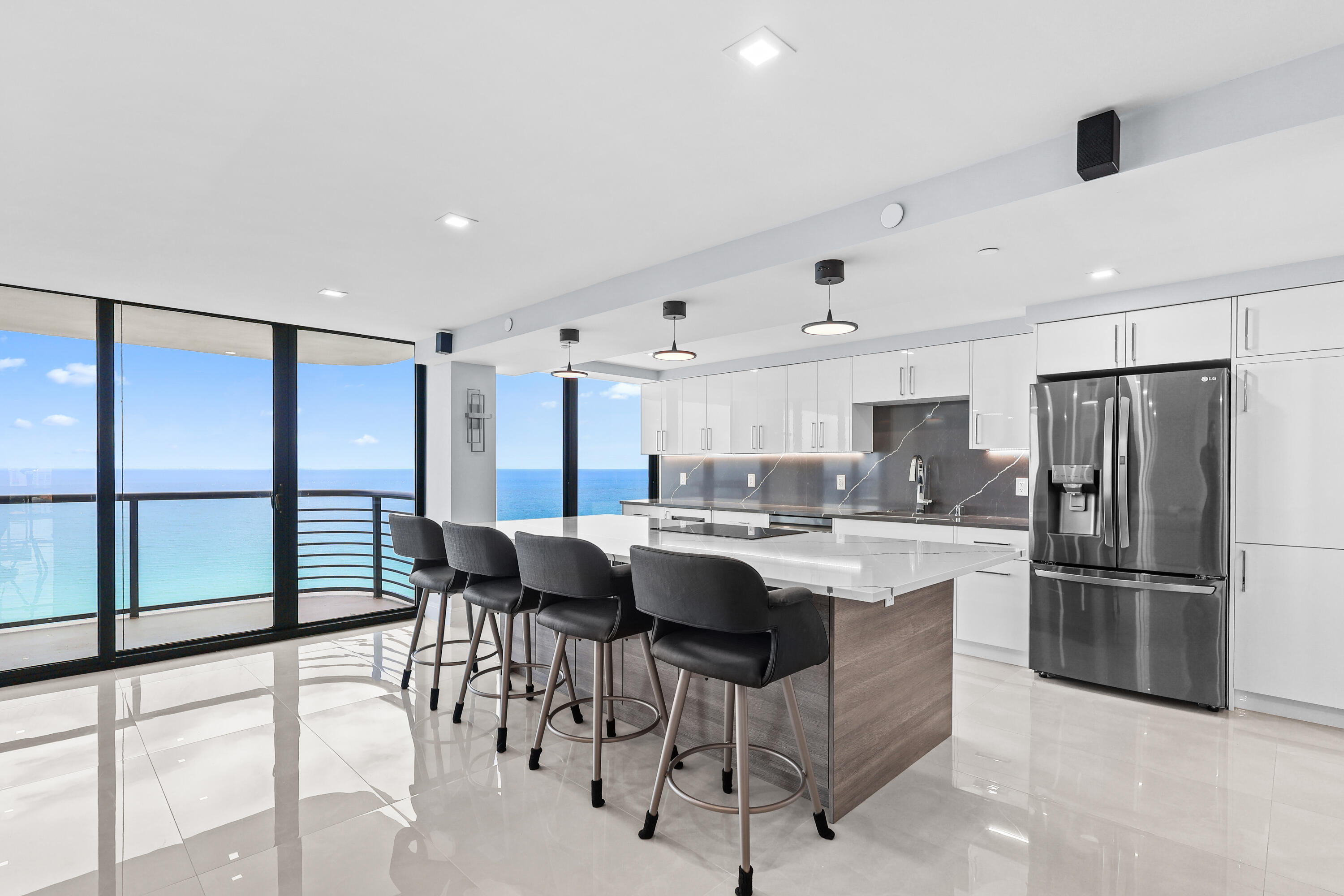 250 S Ocean Boulevard 15d Property Photo 12