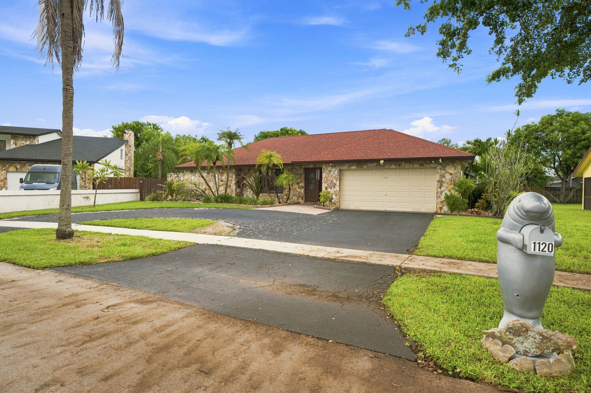 1120 Nw 77th Avenue Property Photo 1