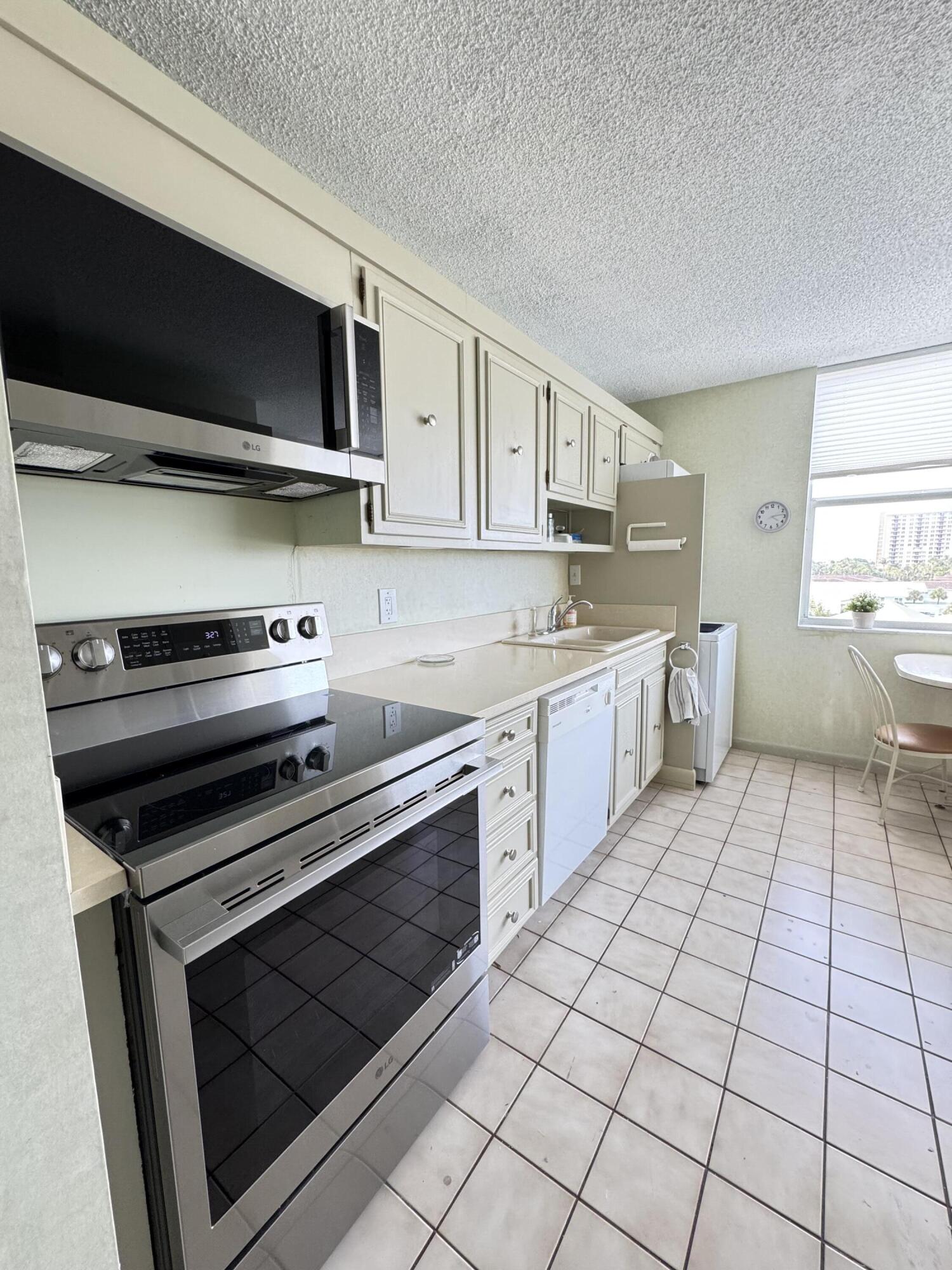 5200 N Ocean Boulevard 506 Property Photo 12