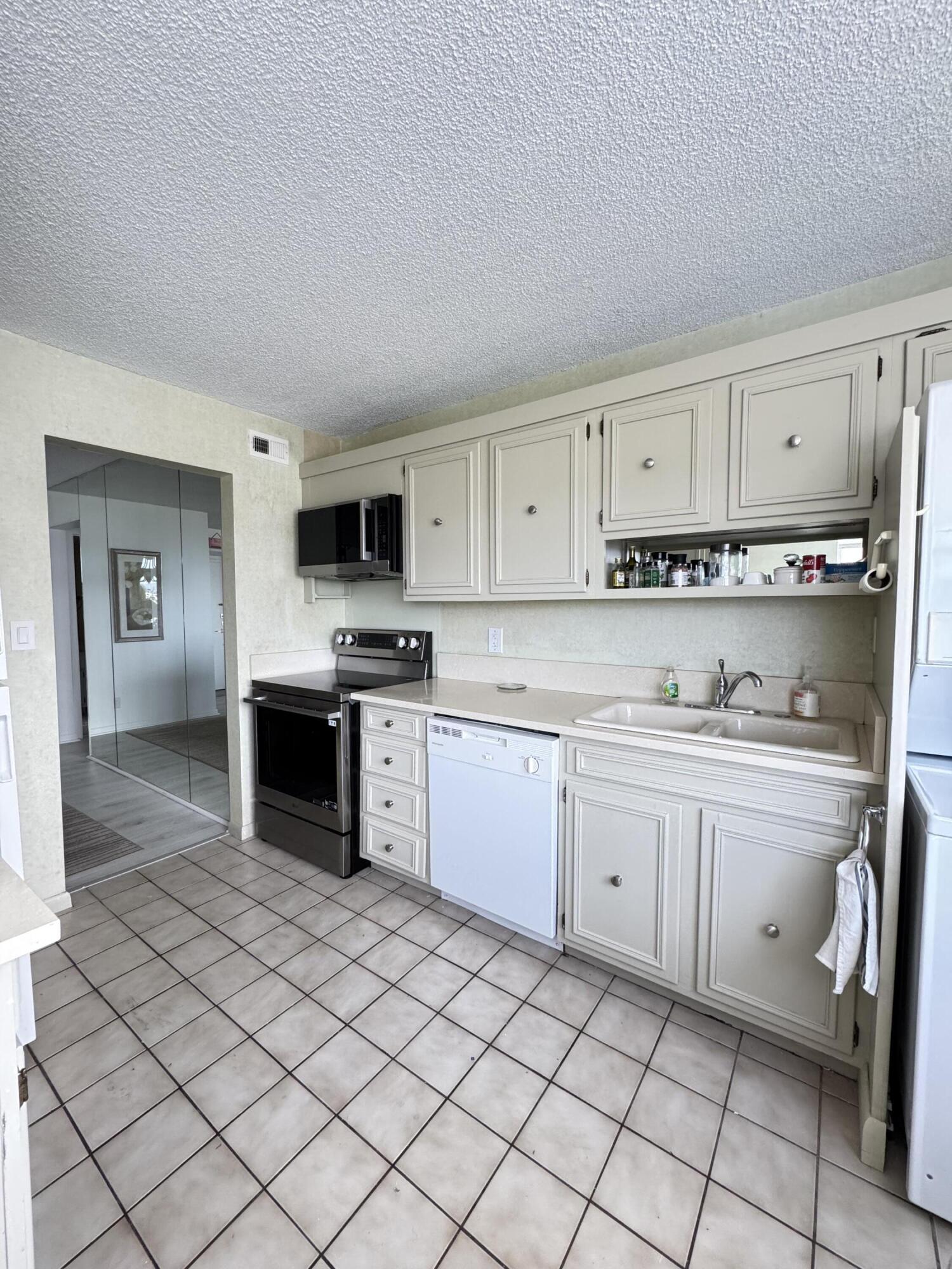 5200 N Ocean Boulevard 506 Property Photo 13