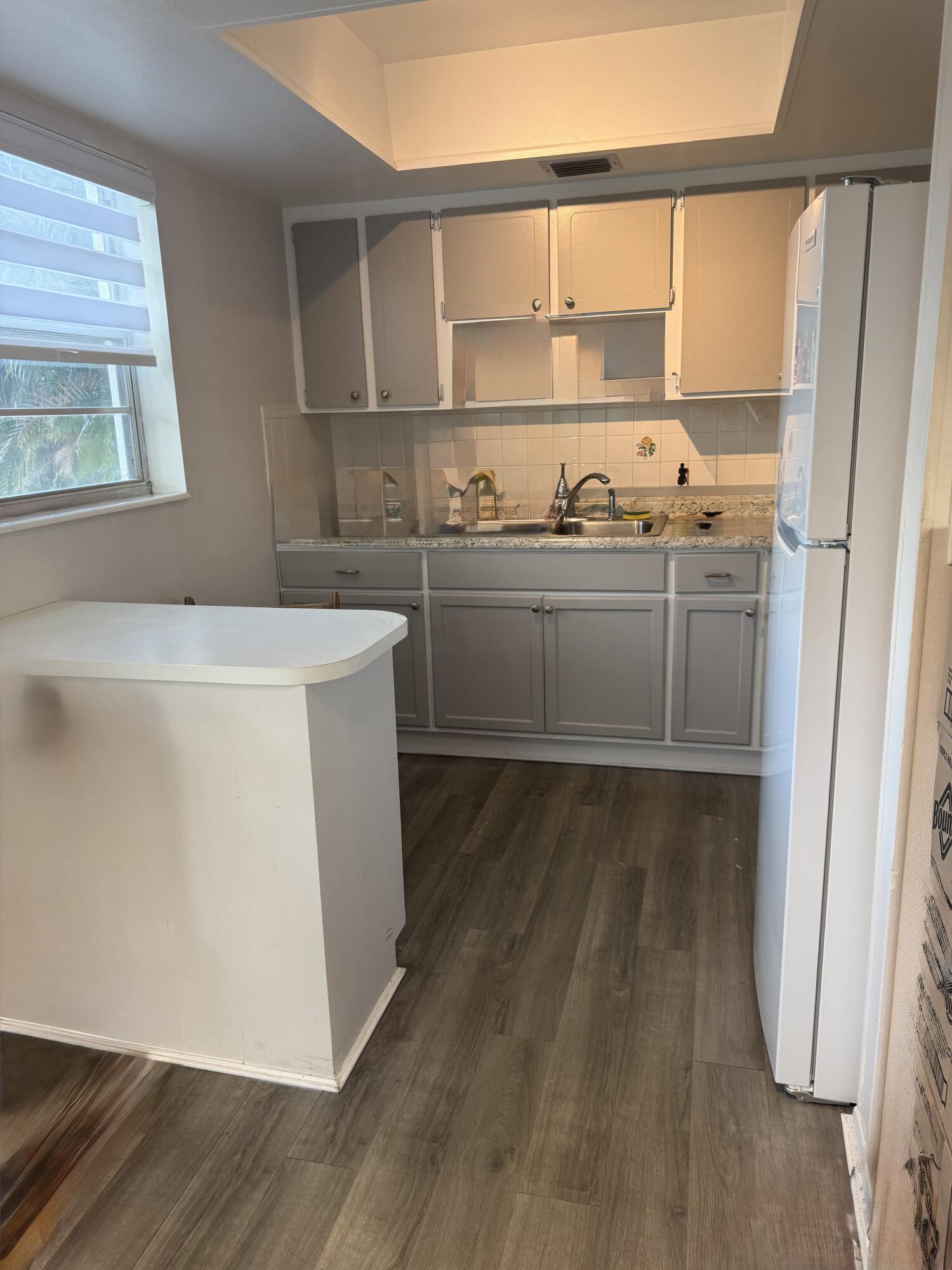 2929 Se Ocean Blvd Se Ocean Apt, 109 - 5 Property Photo 4