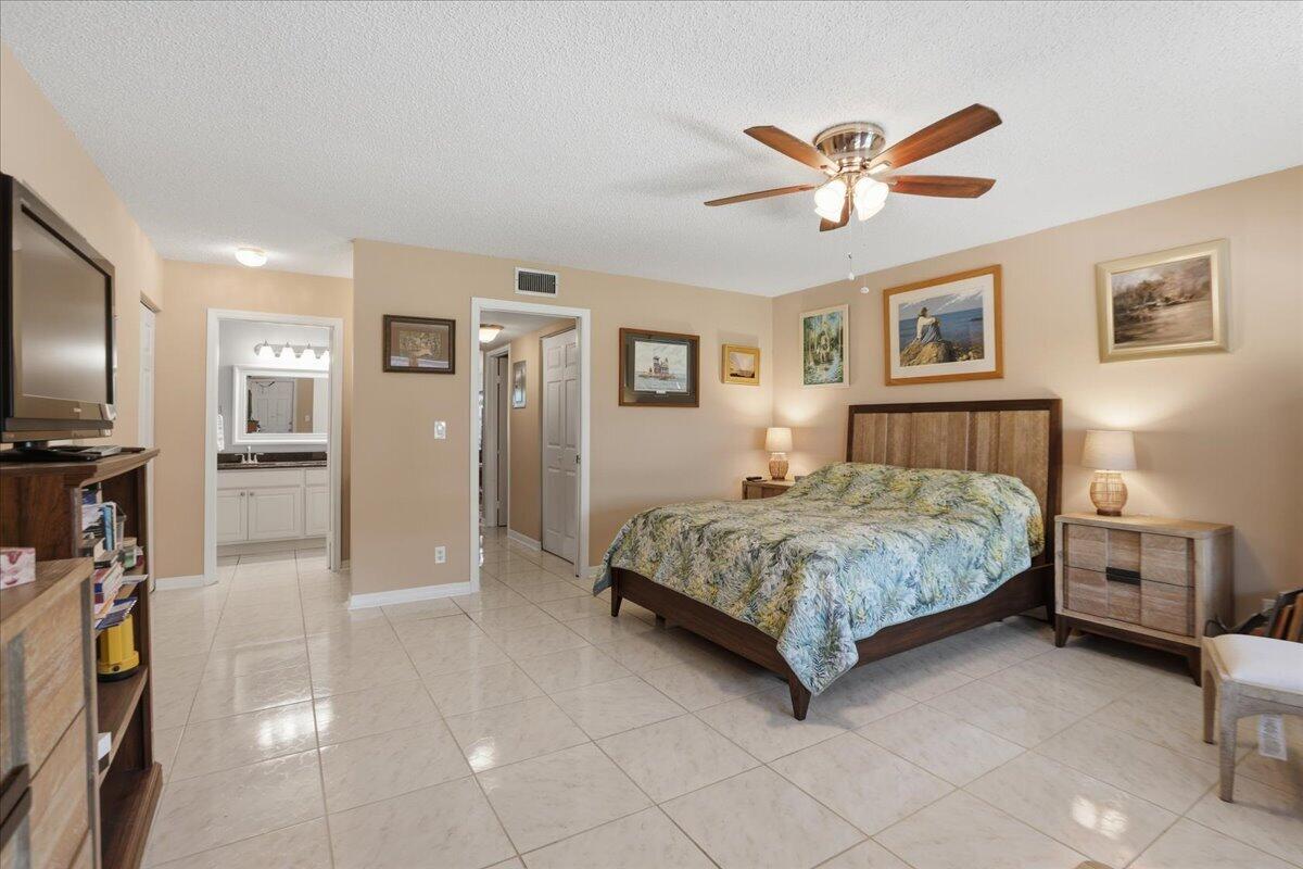 1172 S Drive Circle B Property Photo 15