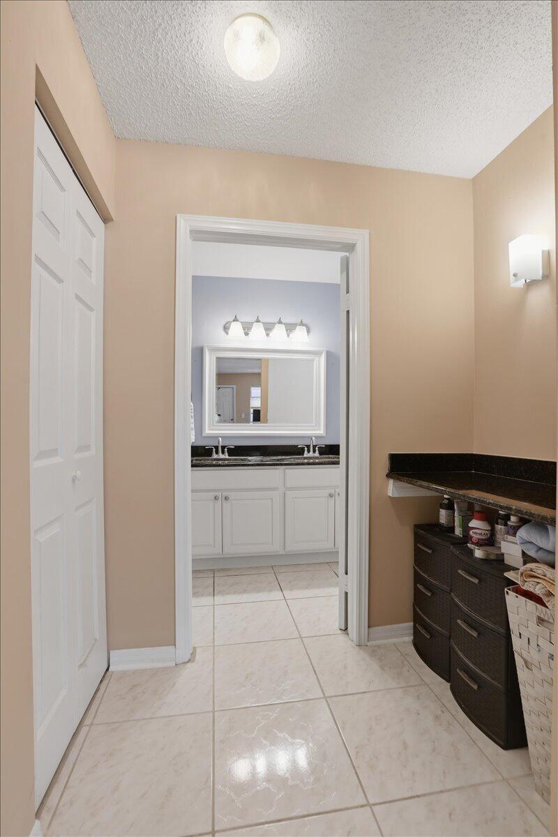 1172 S Drive Circle B Property Photo 16