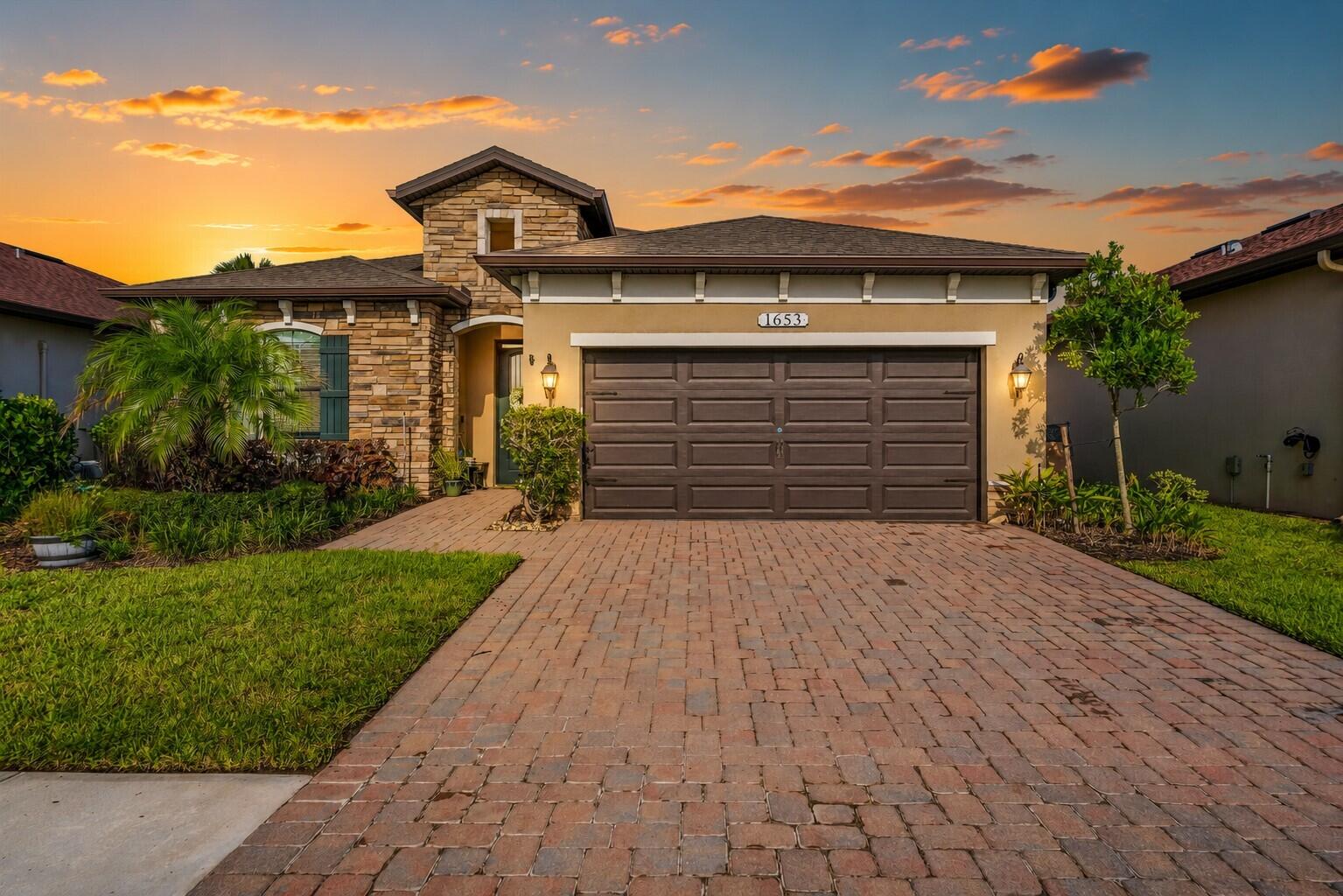 1653 Willows Square Property Photo 1