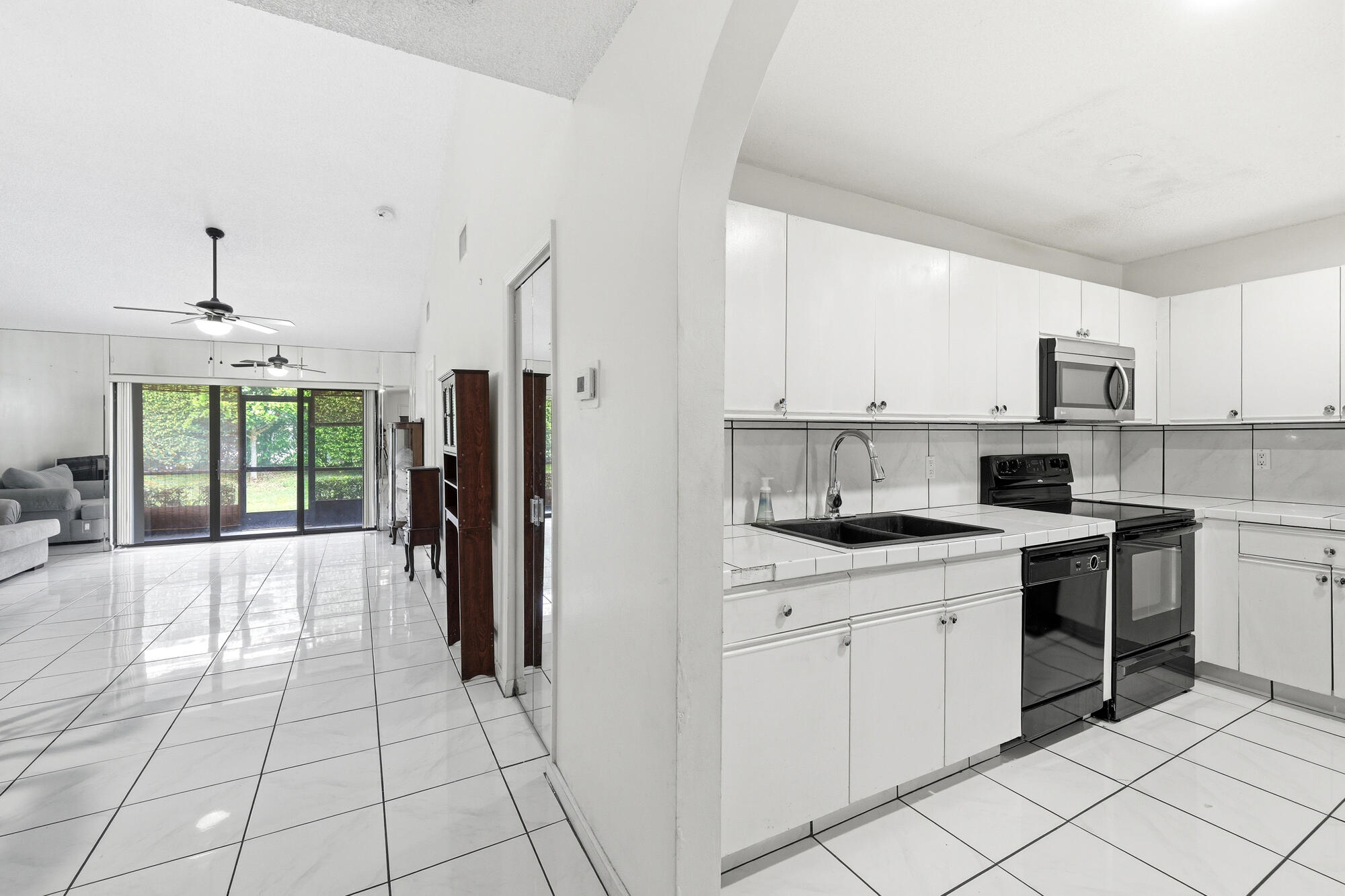 120 Sunshine Boulevard Property Photo 3