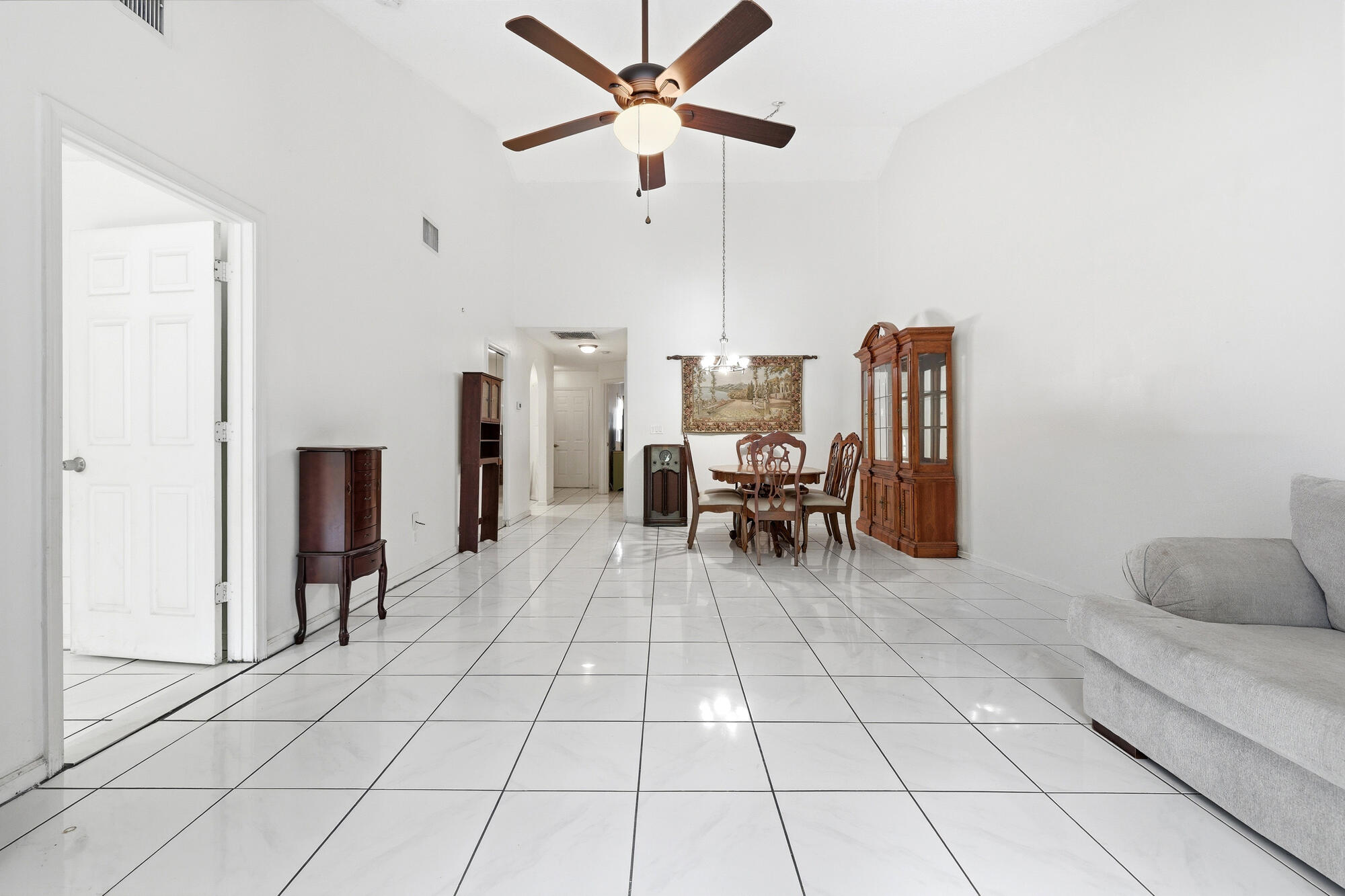 120 Sunshine Boulevard Property Photo 6