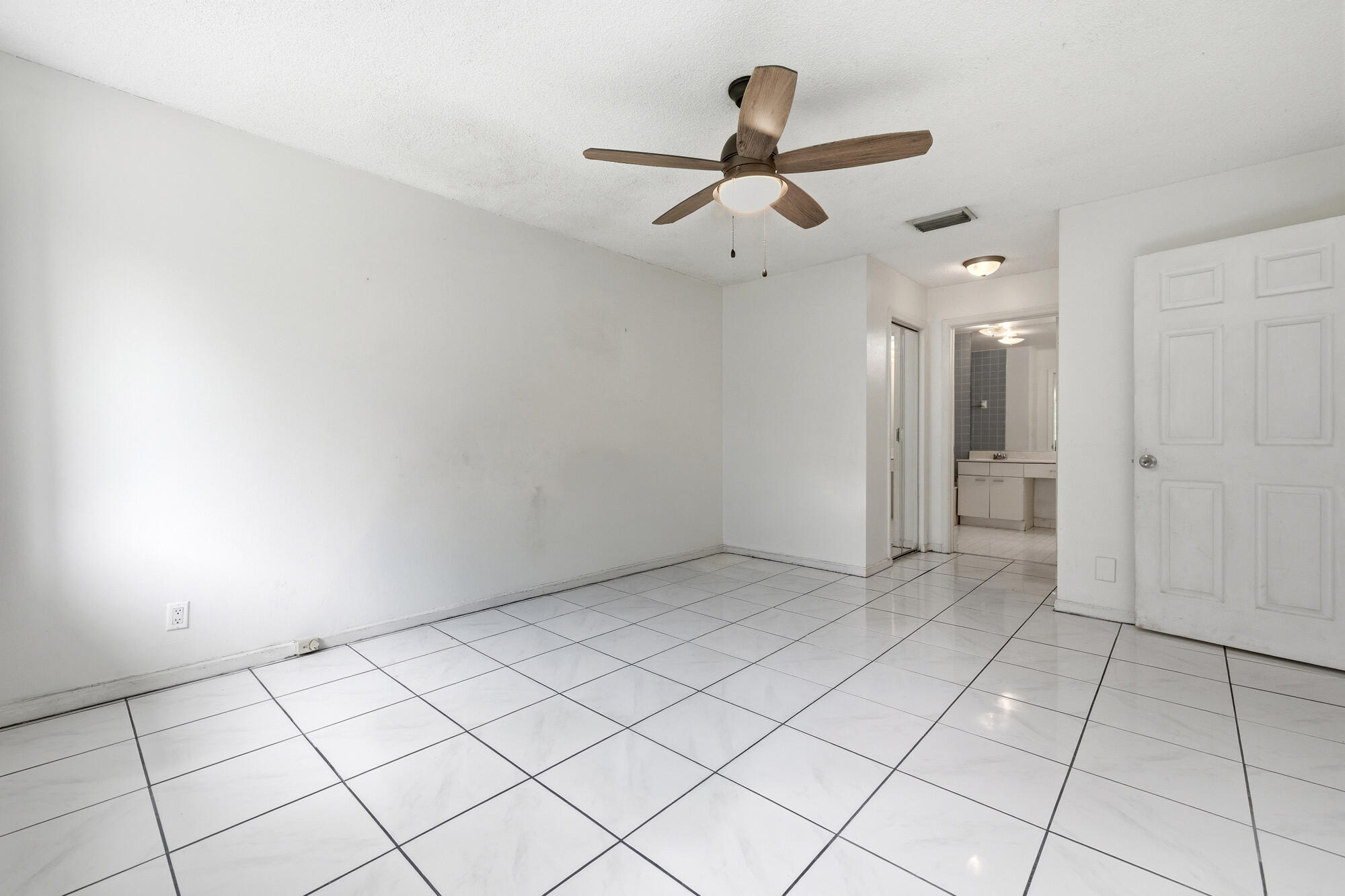 120 Sunshine Boulevard Property Photo 12