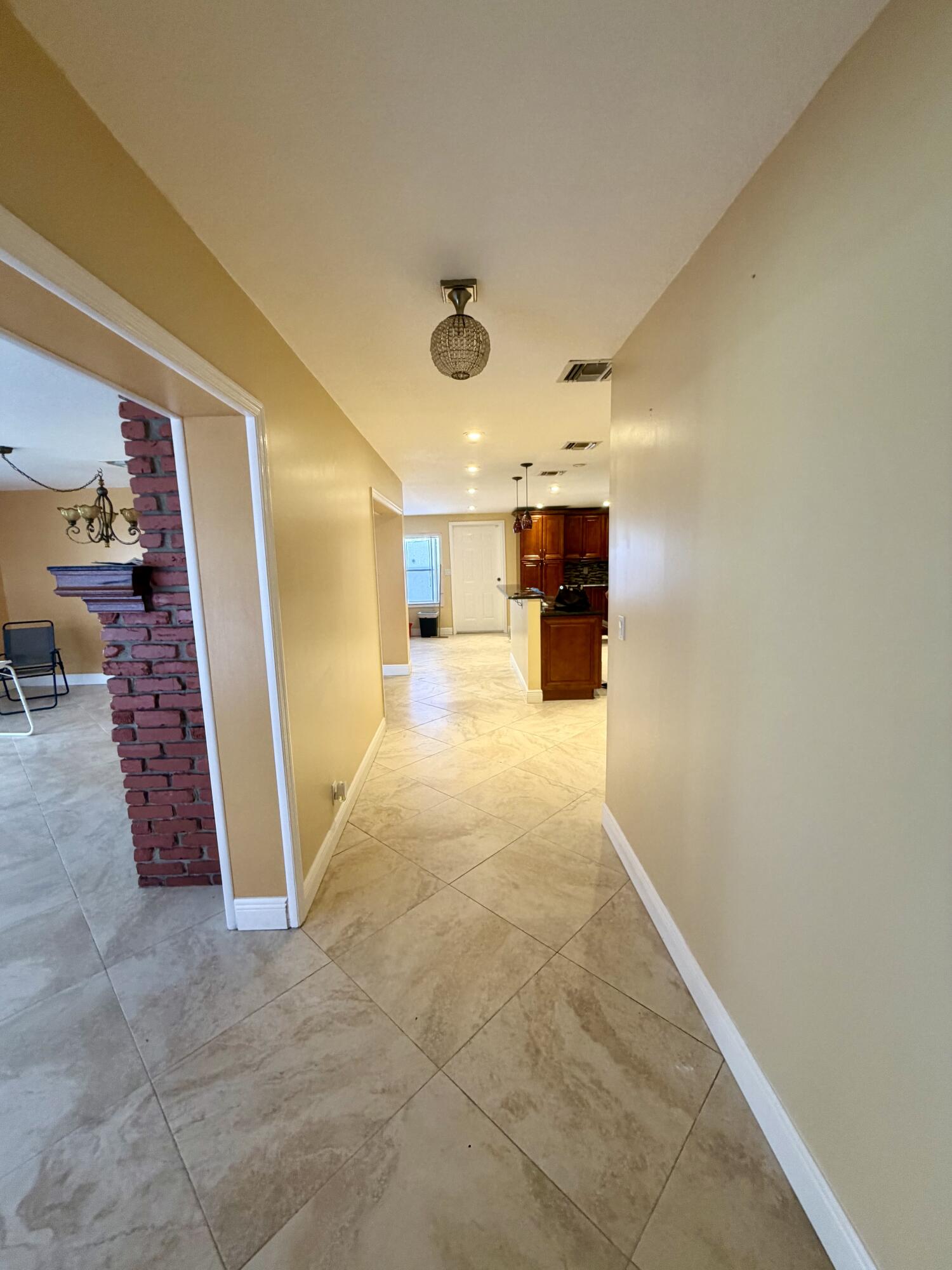 2425 Ceceile Avenue Property Photo 2
