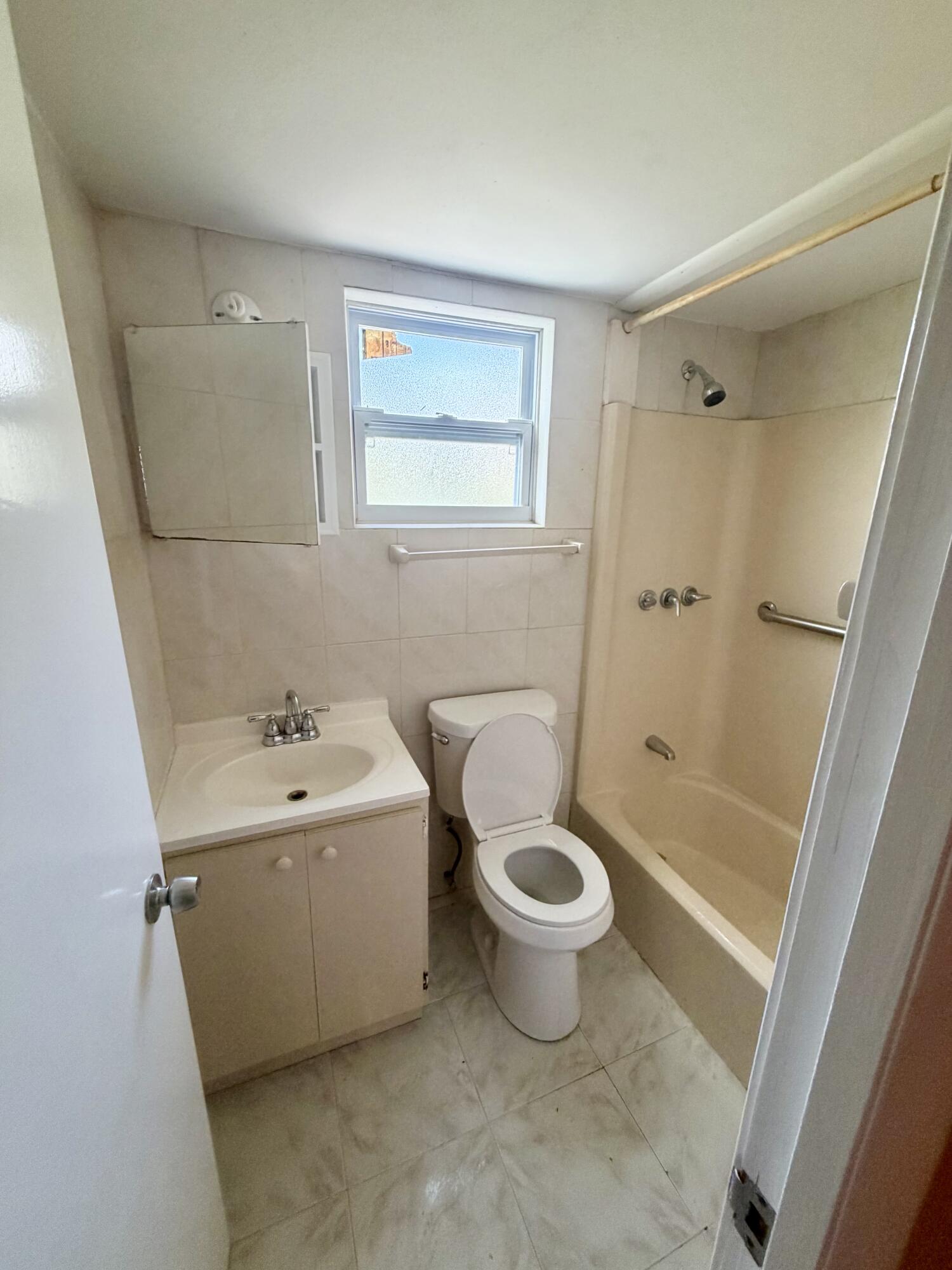 2425 Ceceile Avenue Property Photo 7