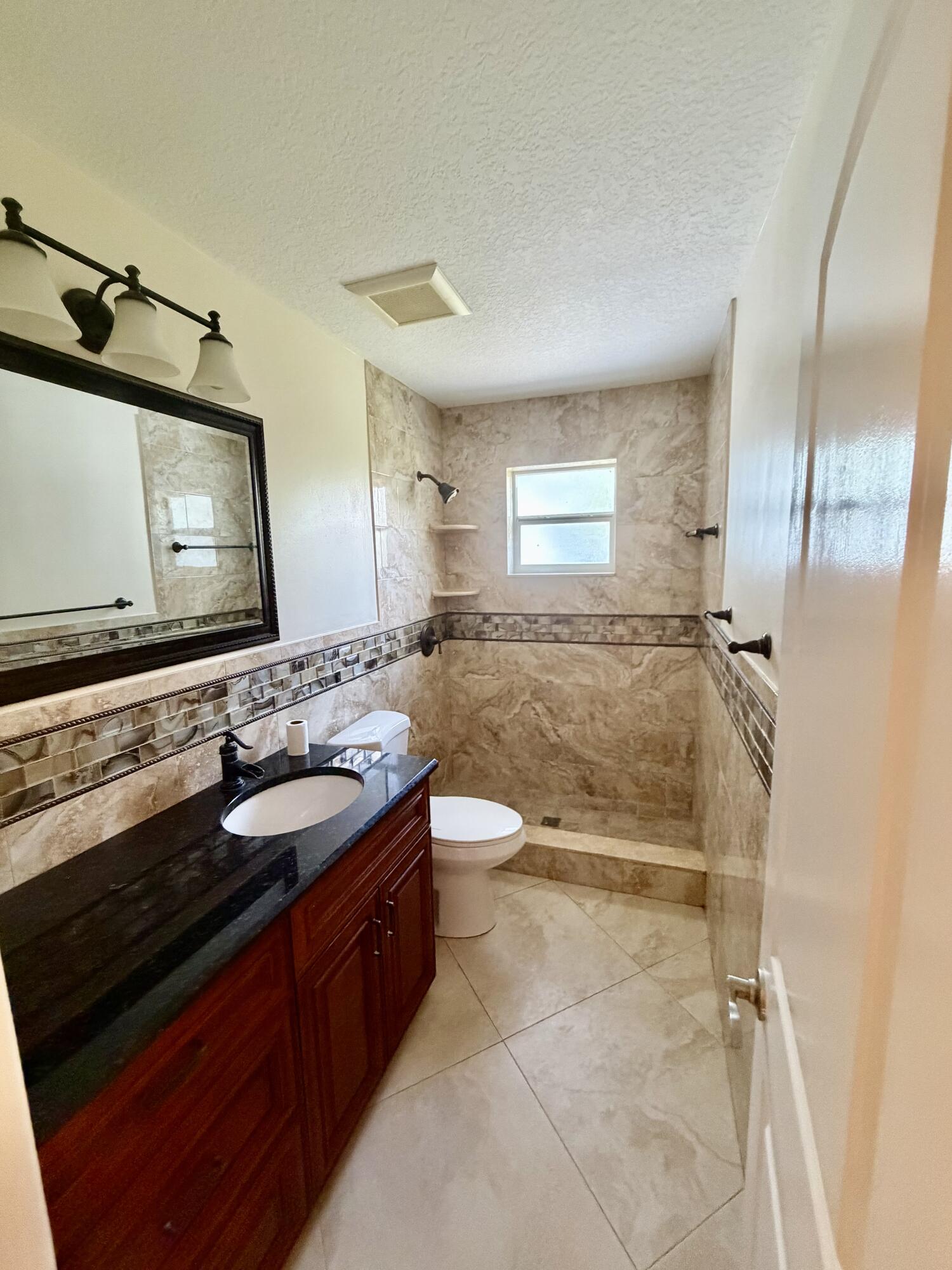 2425 Ceceile Avenue Property Photo 9