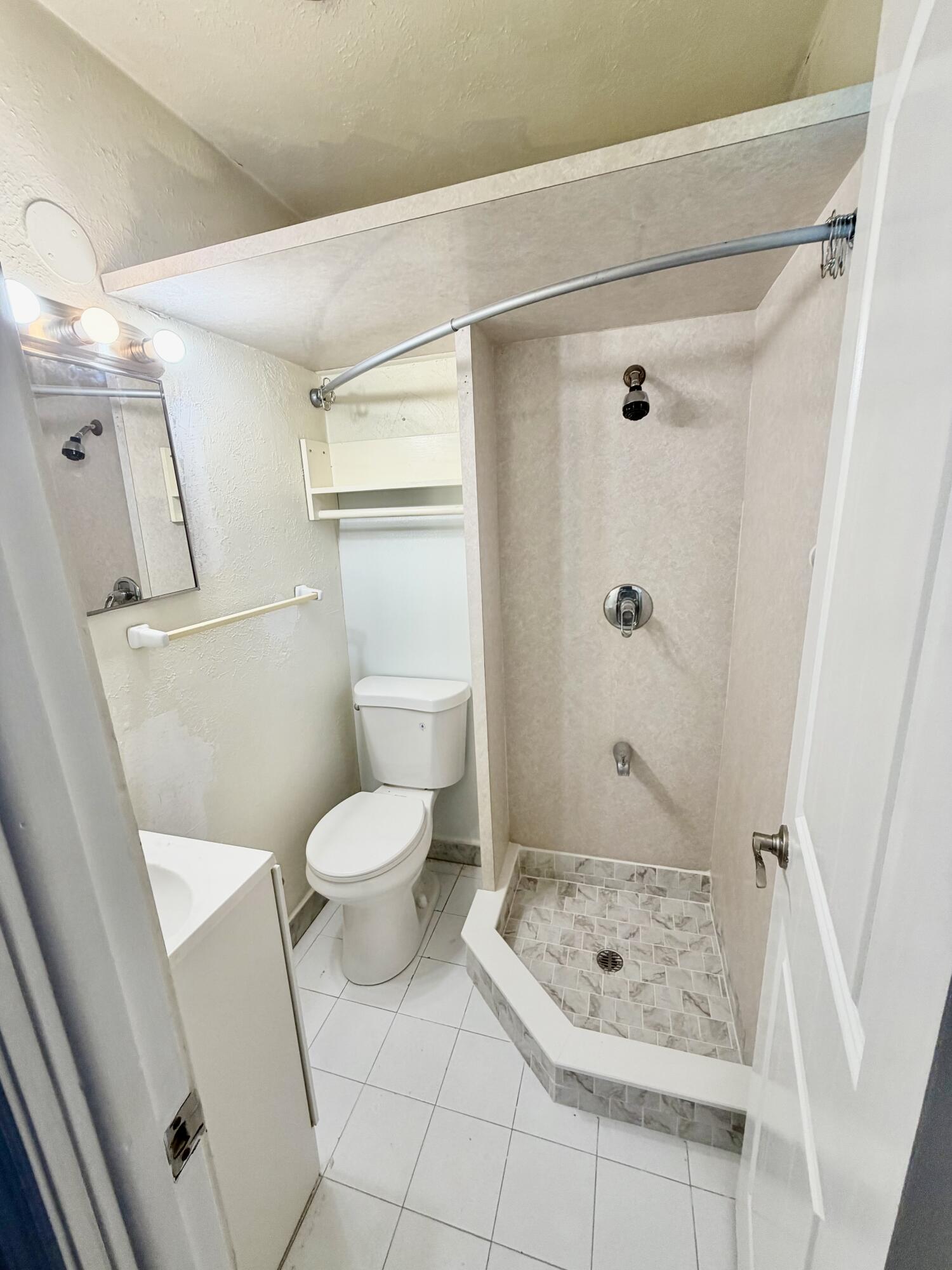 2425 Ceceile Avenue Property Photo 12