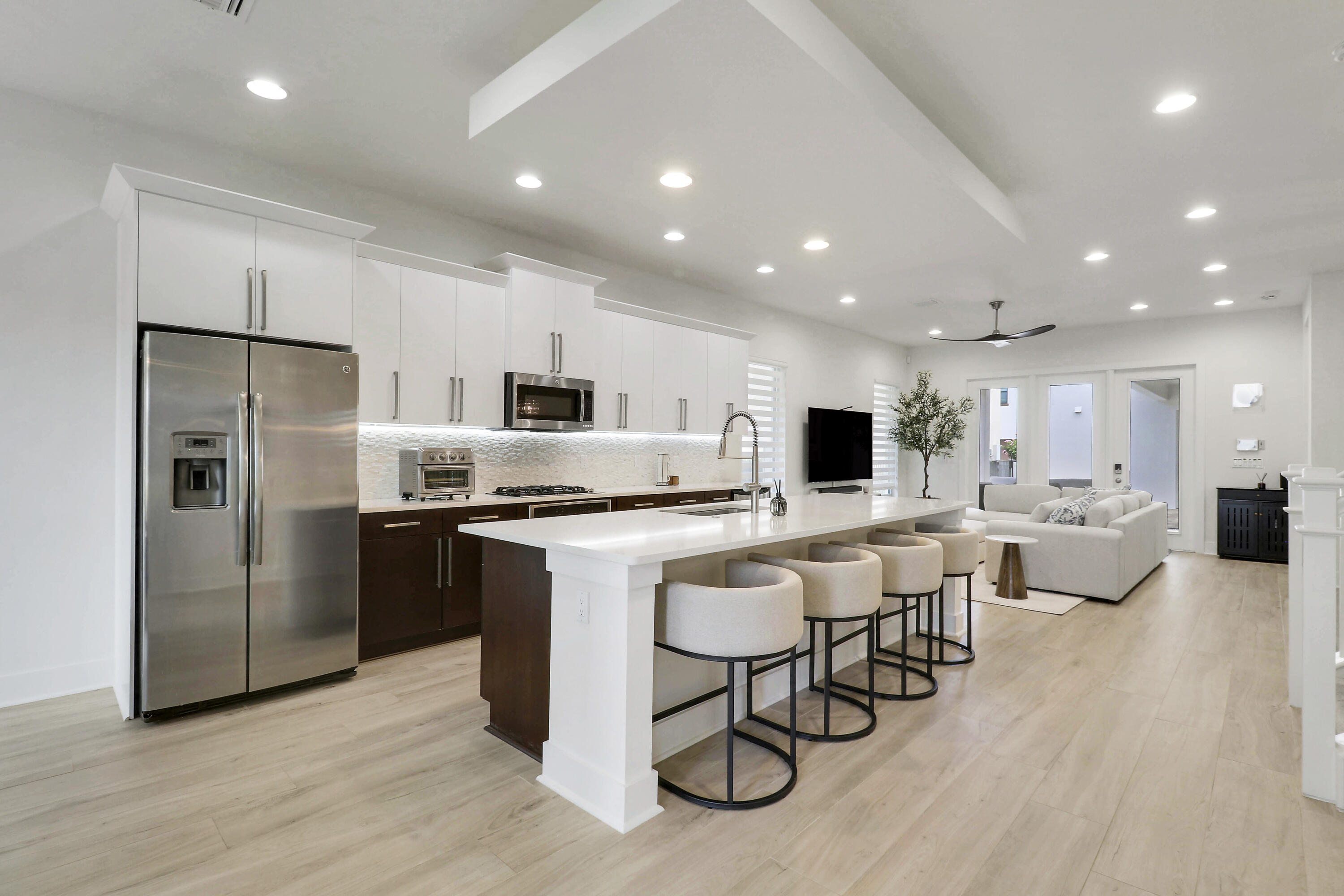 5029 Grandiflora Road Property Photo 3