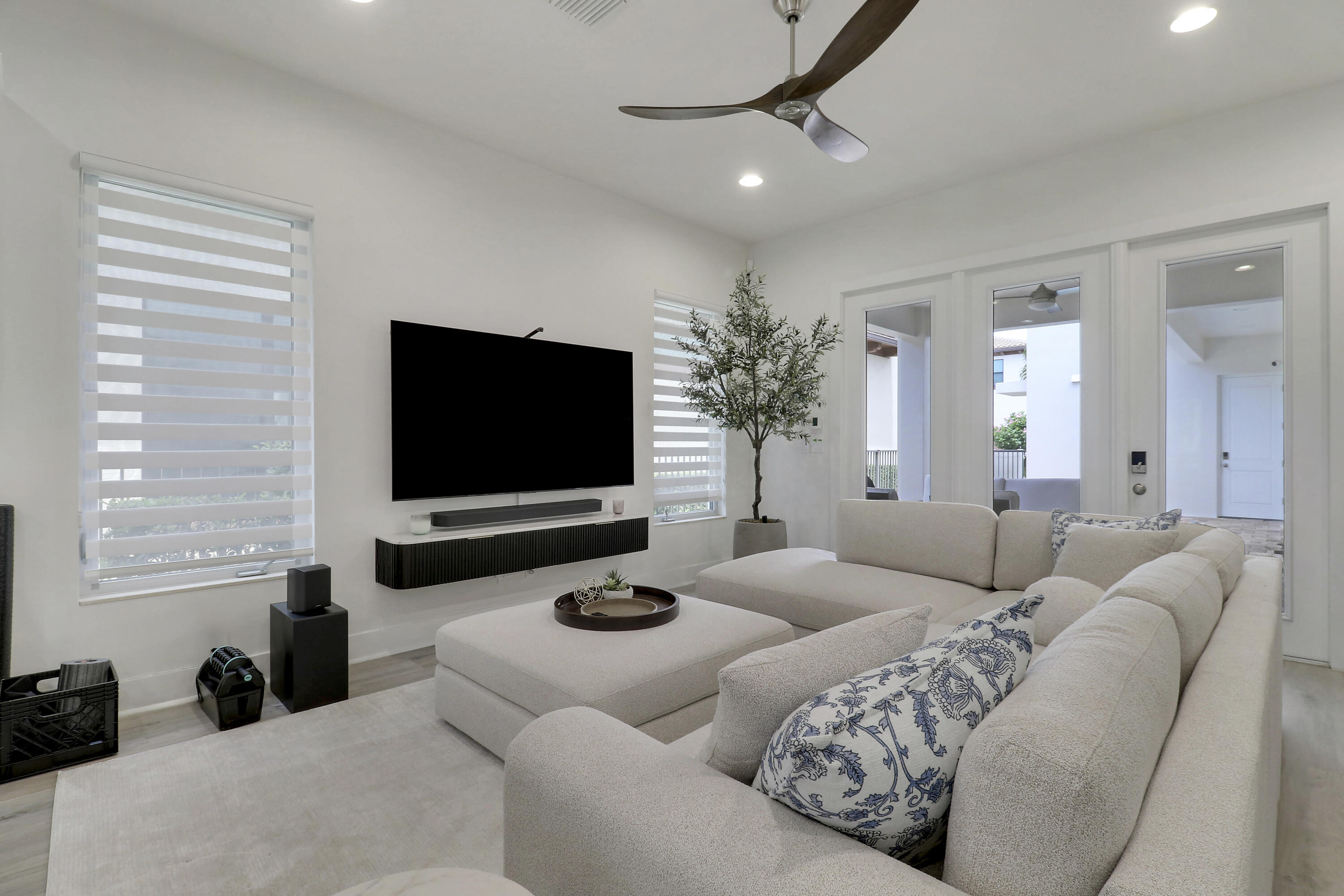 5029 Grandiflora Road Property Photo 5