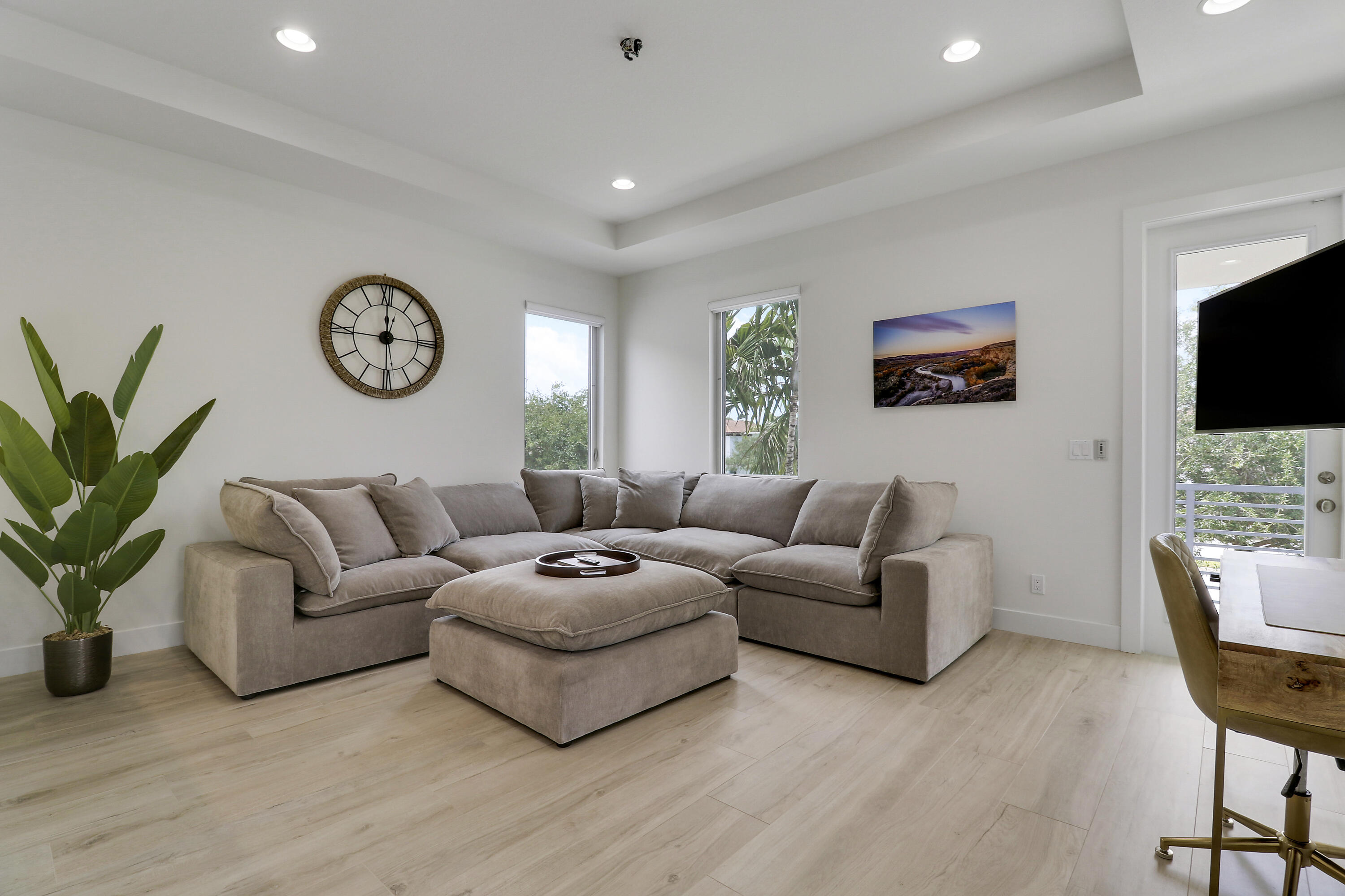 5029 Grandiflora Road Property Photo 10