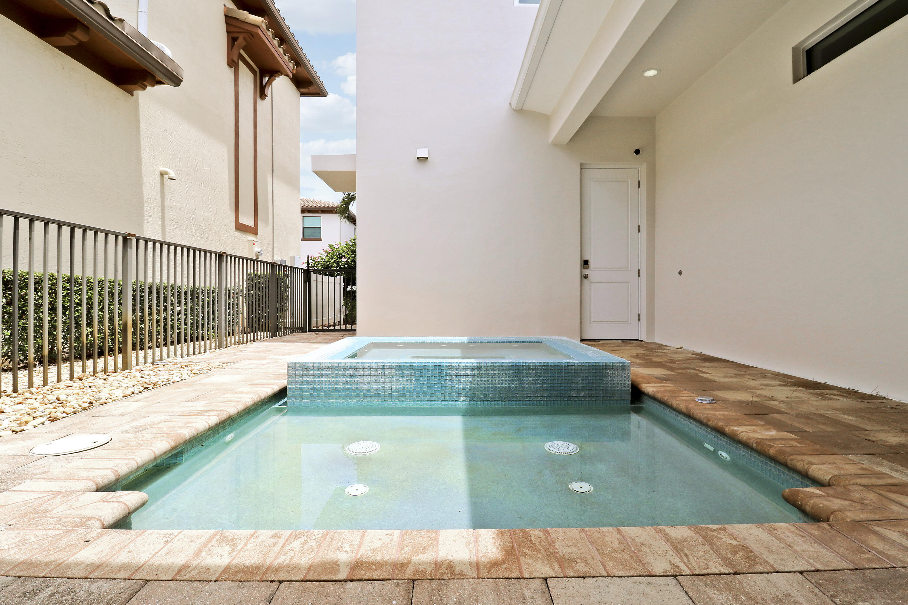 5029 Grandiflora Road Property Photo 12