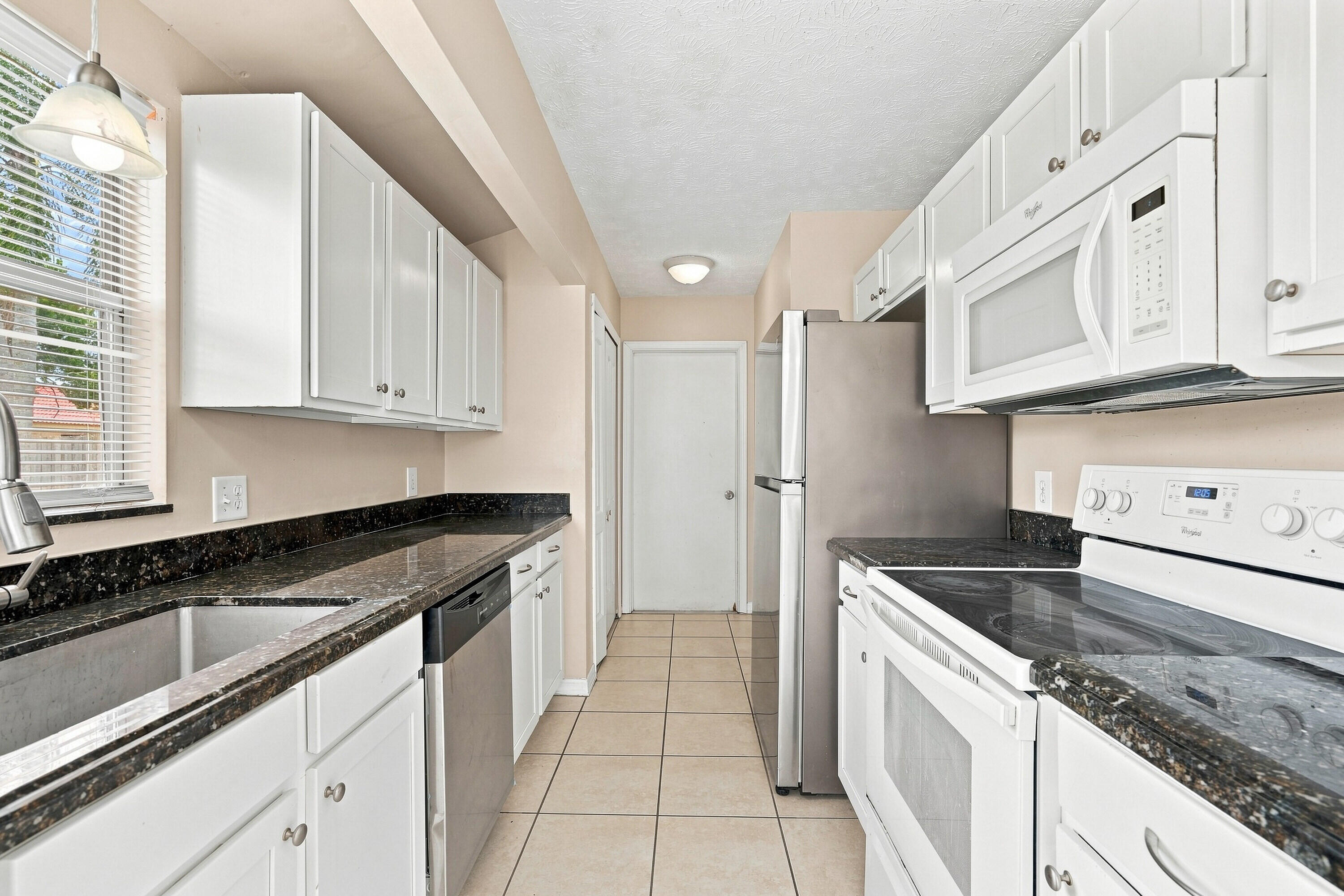 3873 Sw Daisy Street Property Photo 10