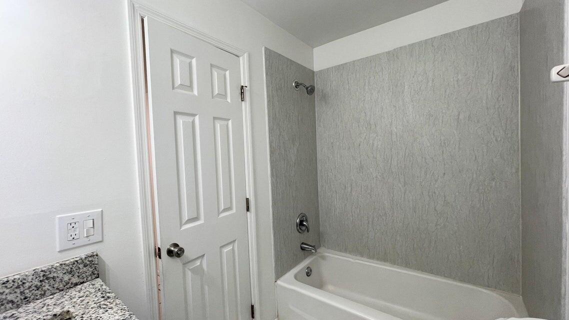 4606 Se Binnacle Way 3 Property Photo 5