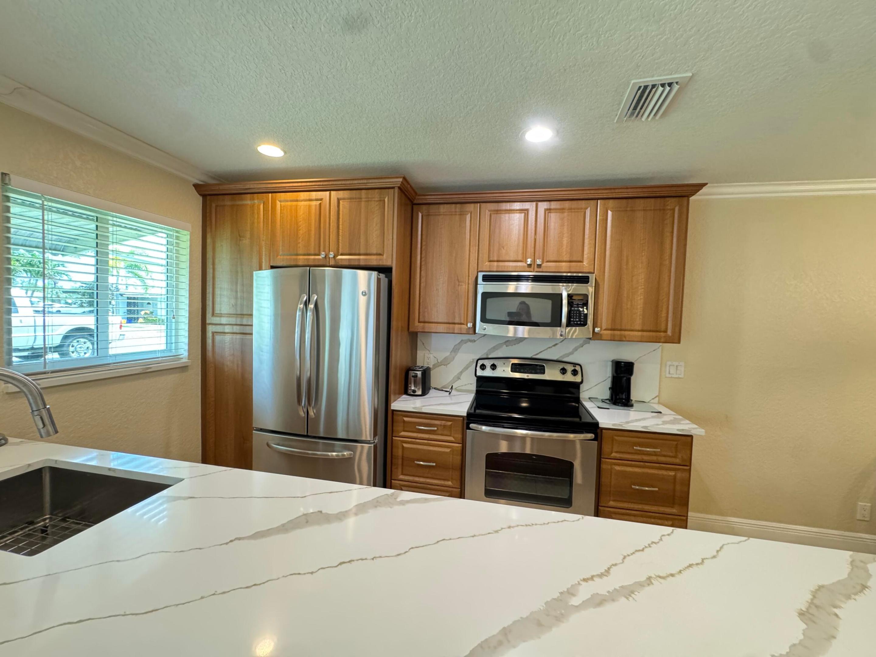 512 High Point Drive Property Photo 4