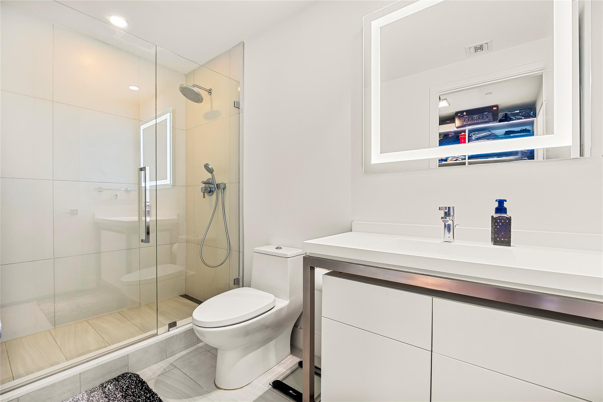 2000 Metropica Way 216 Property Photo 11