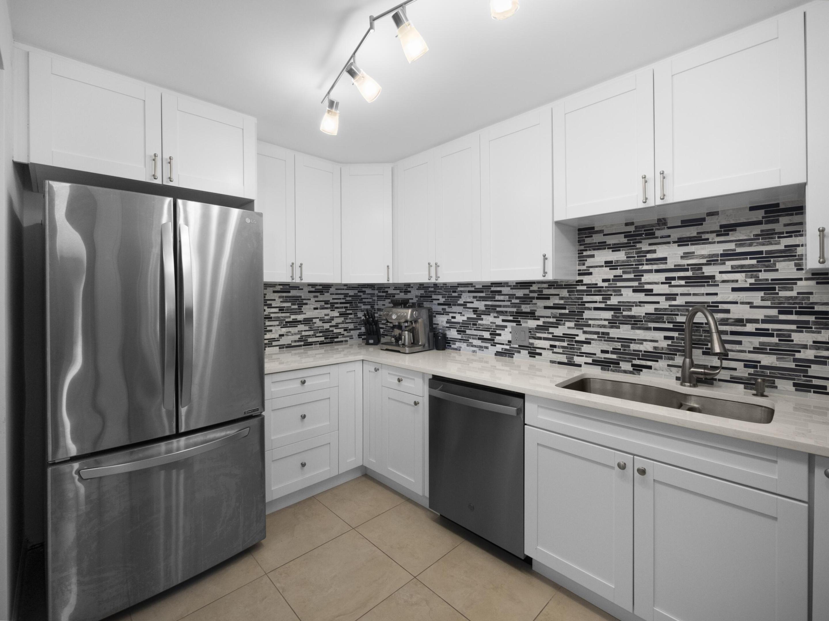 5420 N Ocean Drive 502 Property Photo 8
