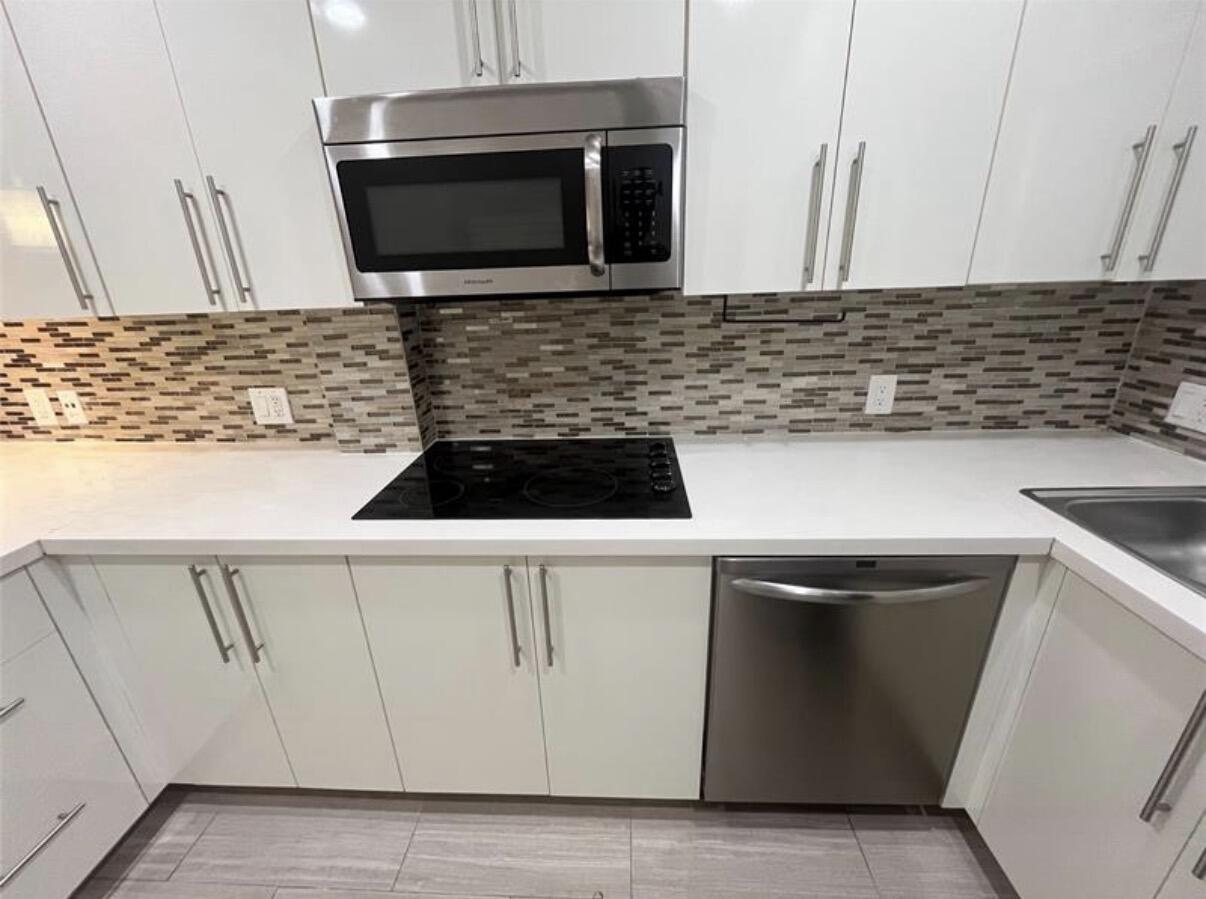 1109 E Broward Boulevard 1 Property Photo 7