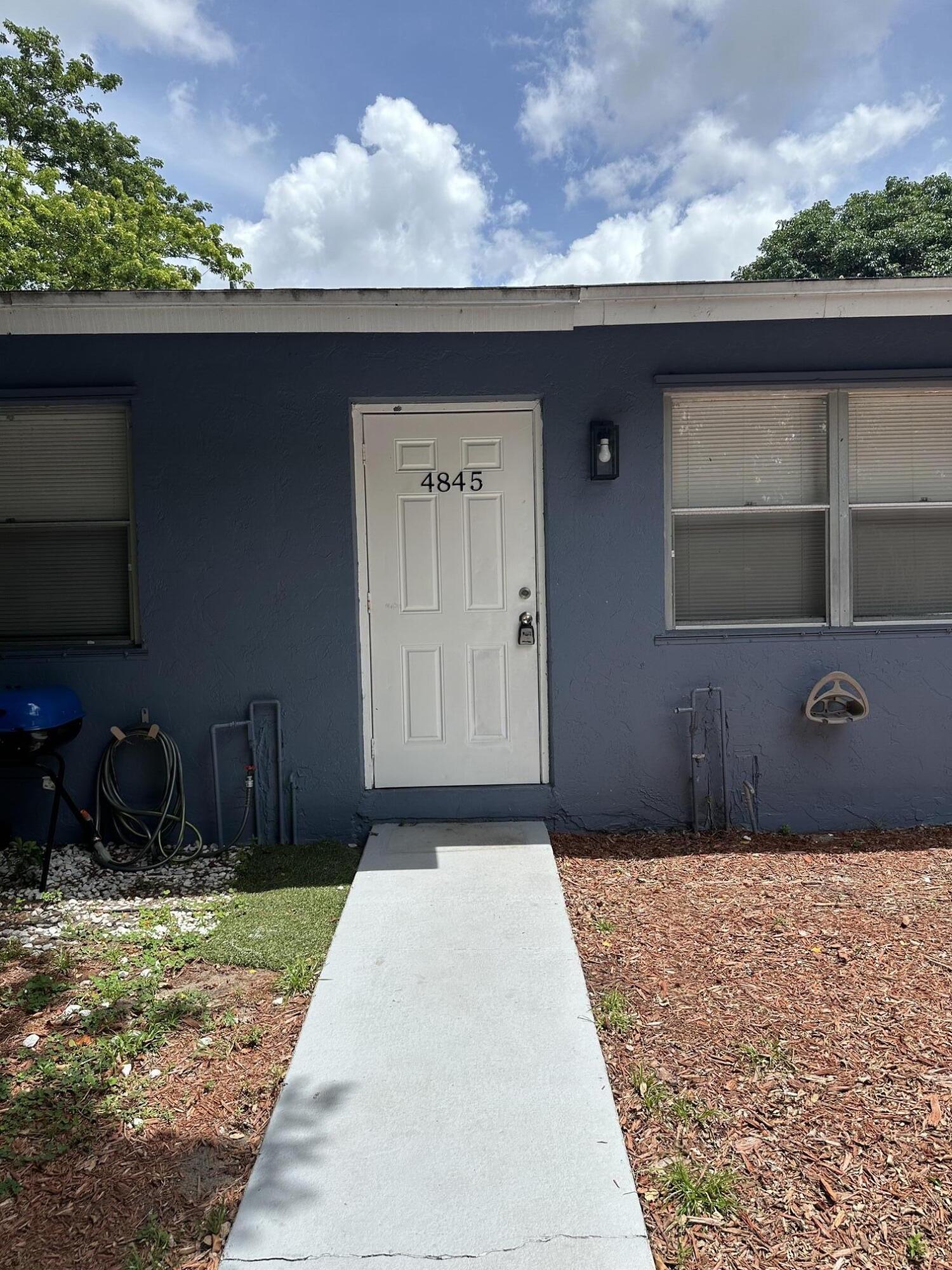 4833 SERAFICA Drive Property Photo 1
