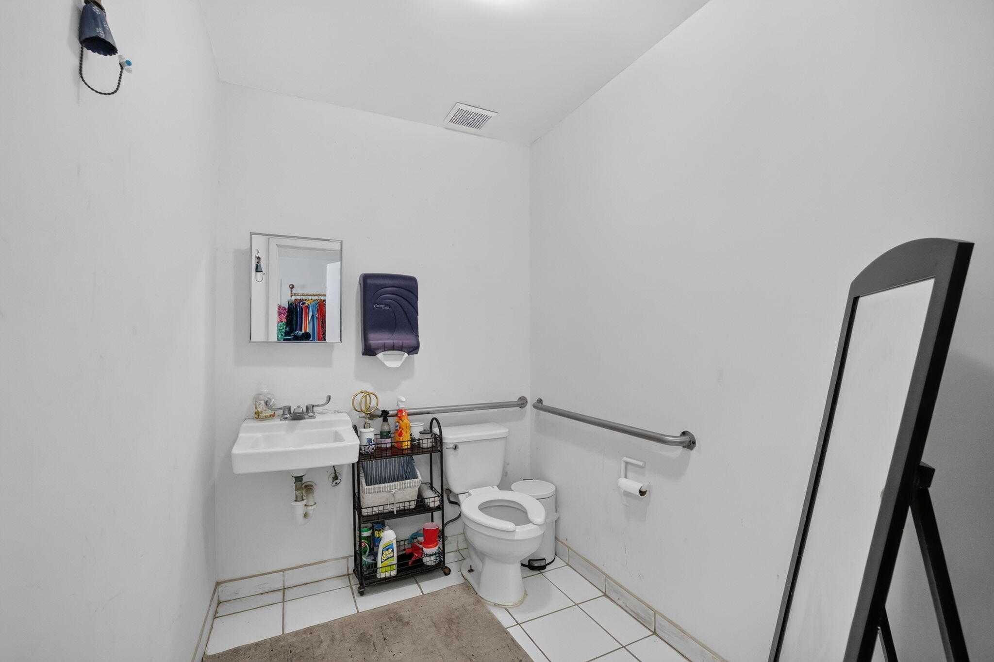 2202 W 78th Street Property Photo 9