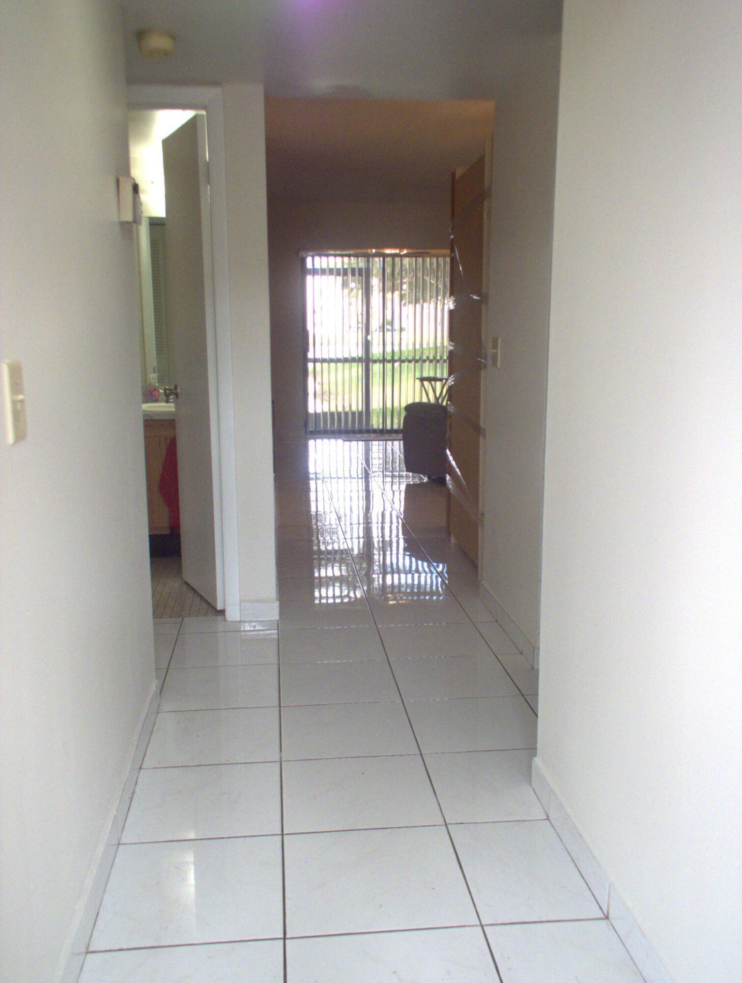 10332 Sunrise Lakes Boulevard 111 Property Photo 5