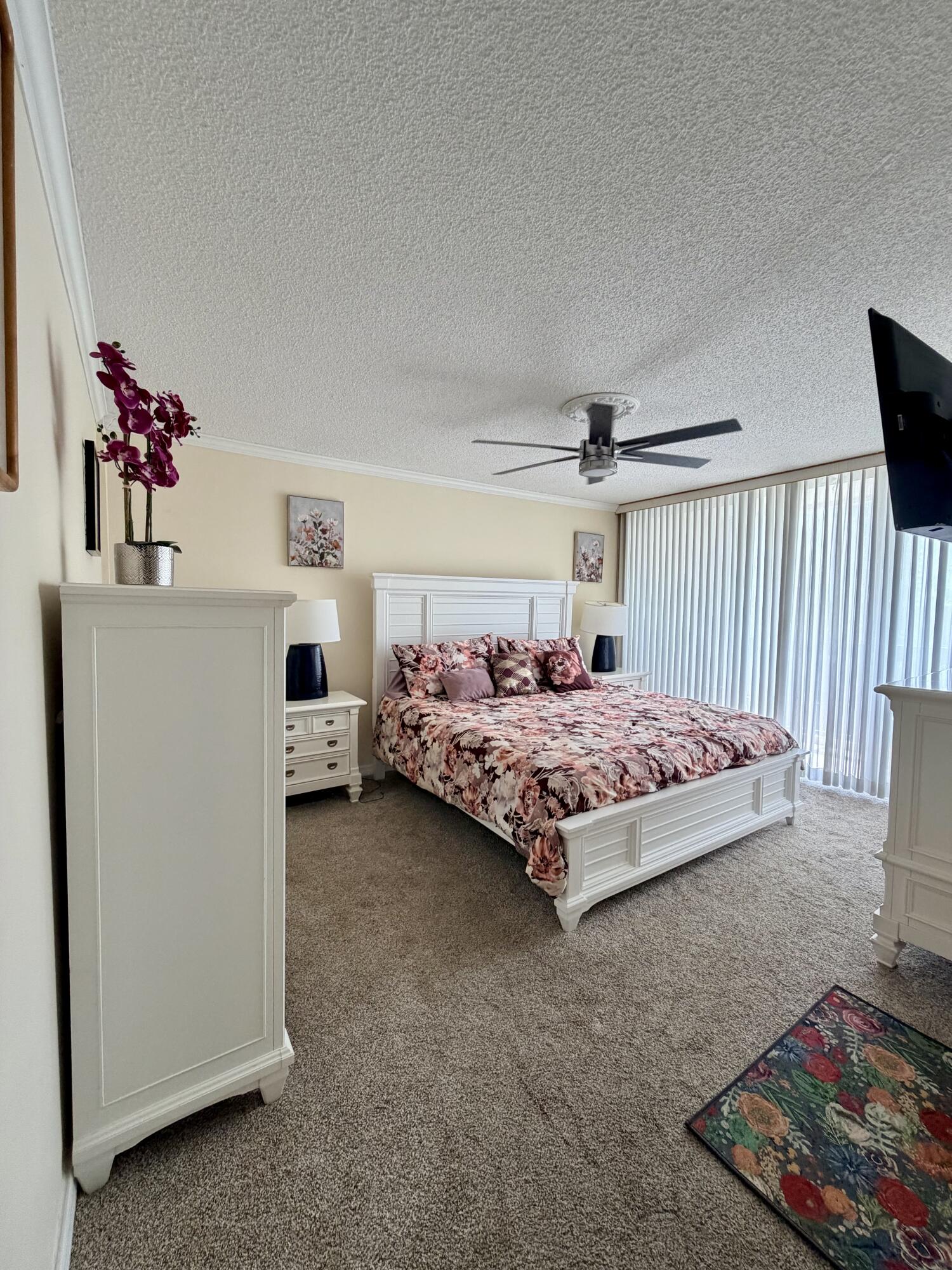 2425 Presidential Way 304 Property Photo 6
