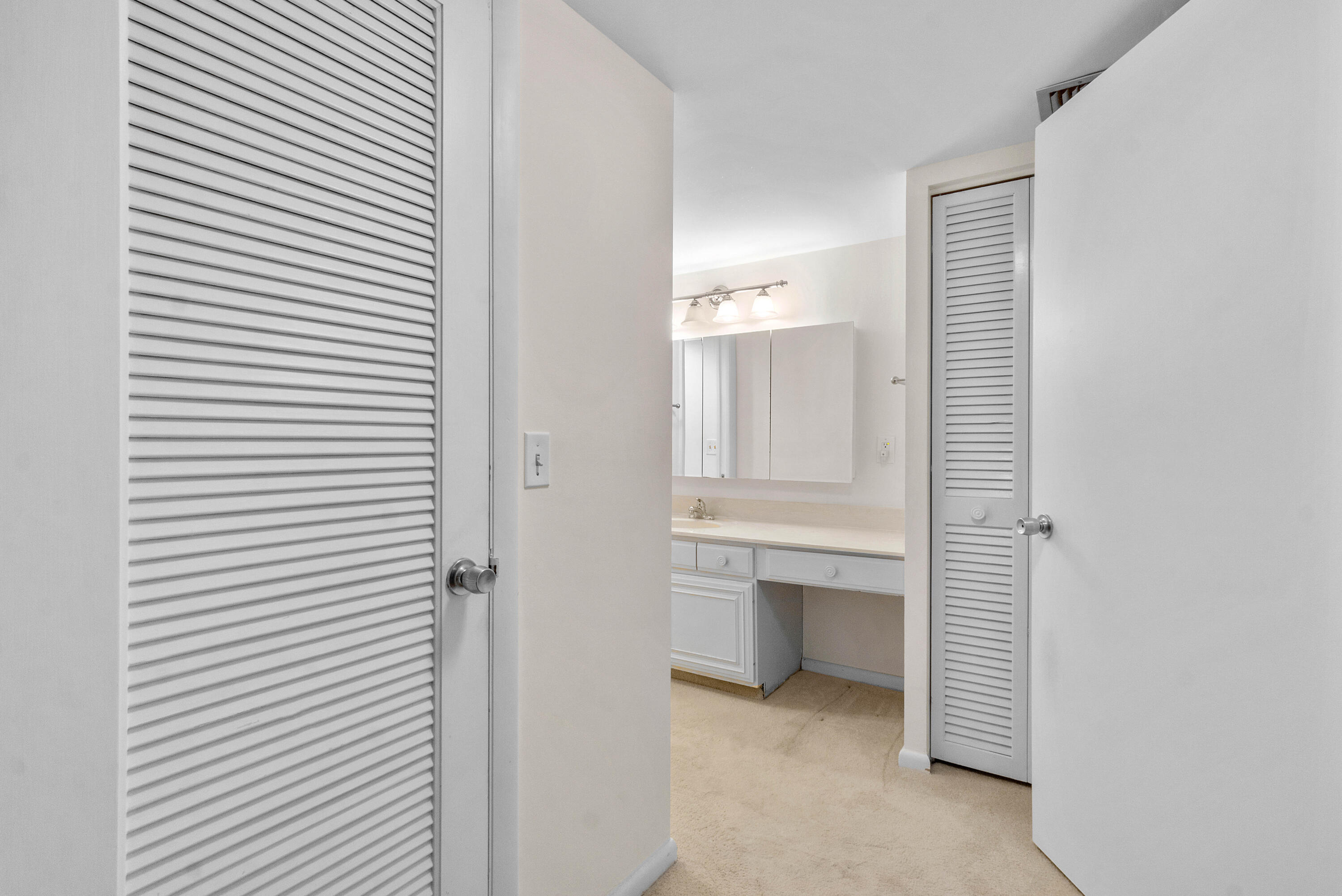 2425 Presidential Way 304 Property Photo 8