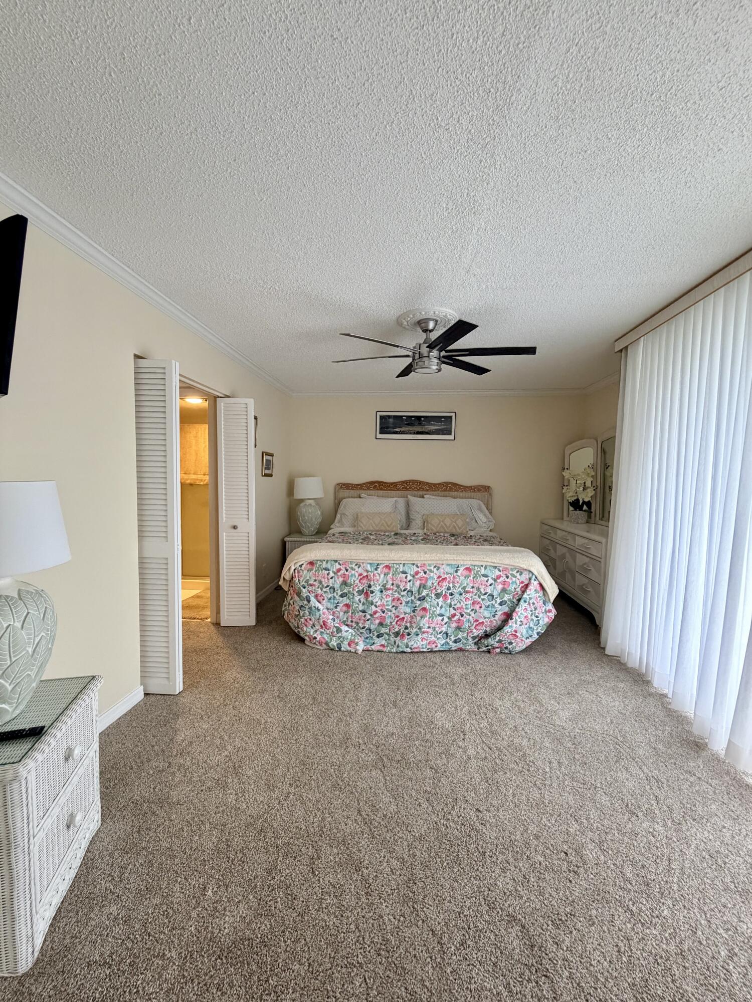 2425 Presidential Way 304 Property Photo 12