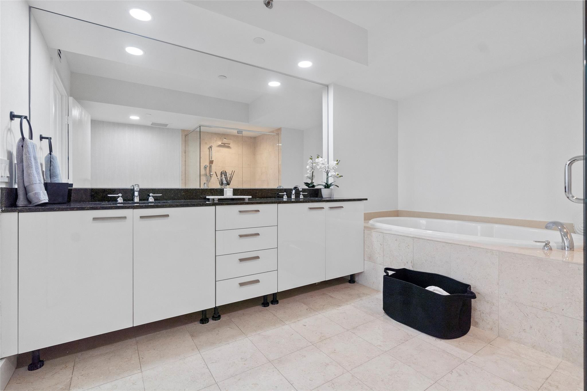 1830 S Ocean Drive 1006 Property Photo 29