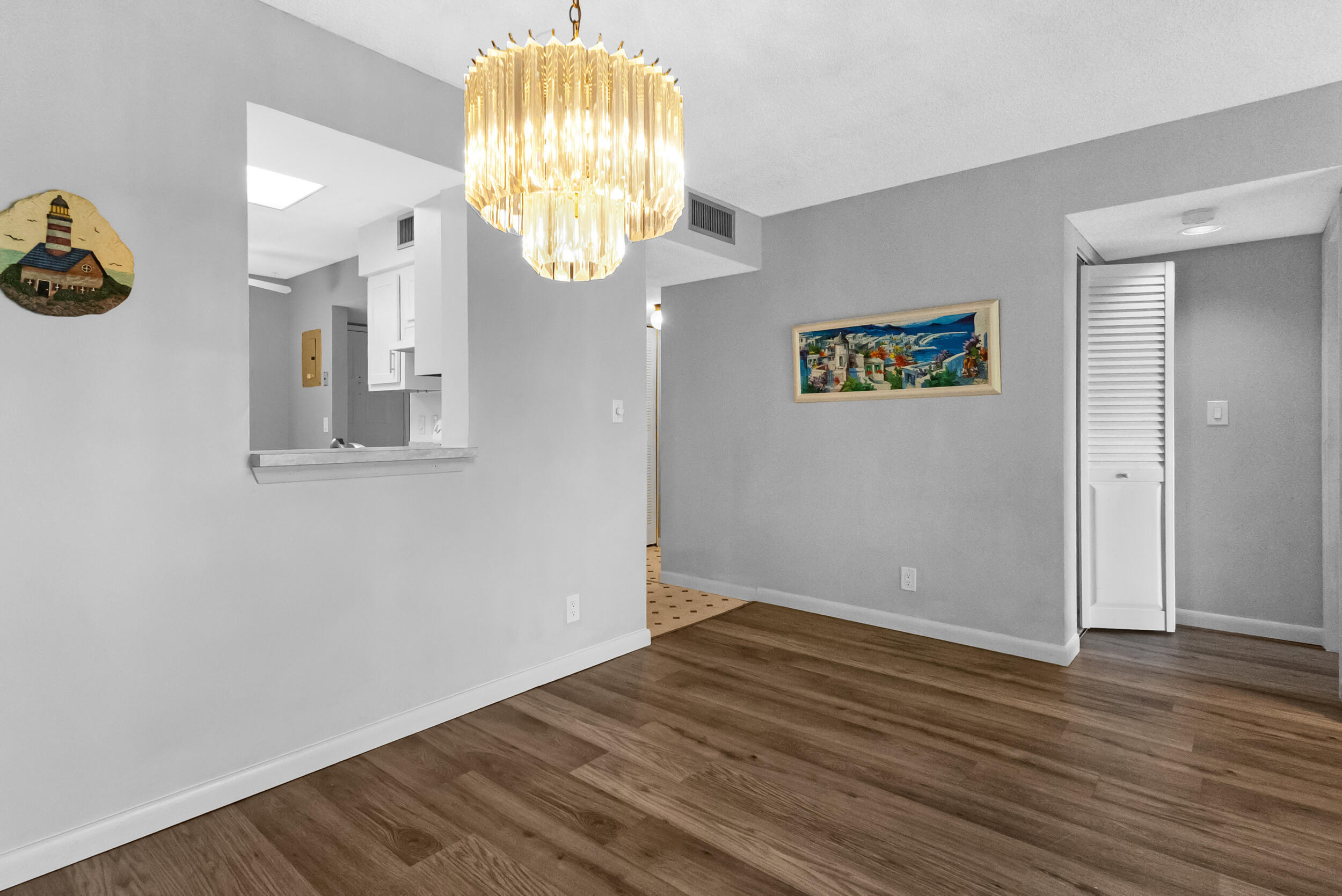 2209 S Cypress Bend Drive 507 Property Photo 4